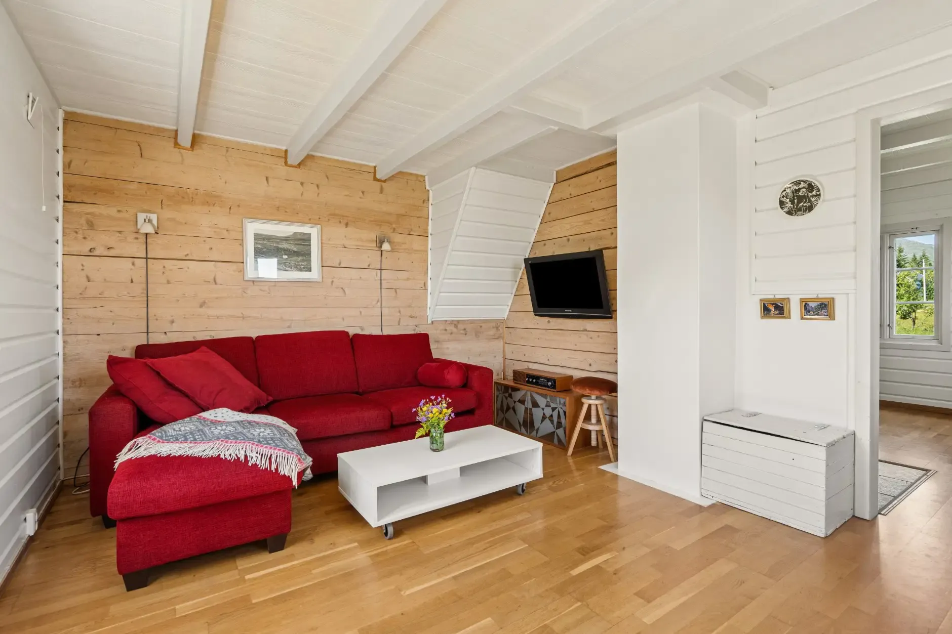 1940s Coastal Retreat with Expansive Lot in Vannvåg, Norway - View image 10 of 35