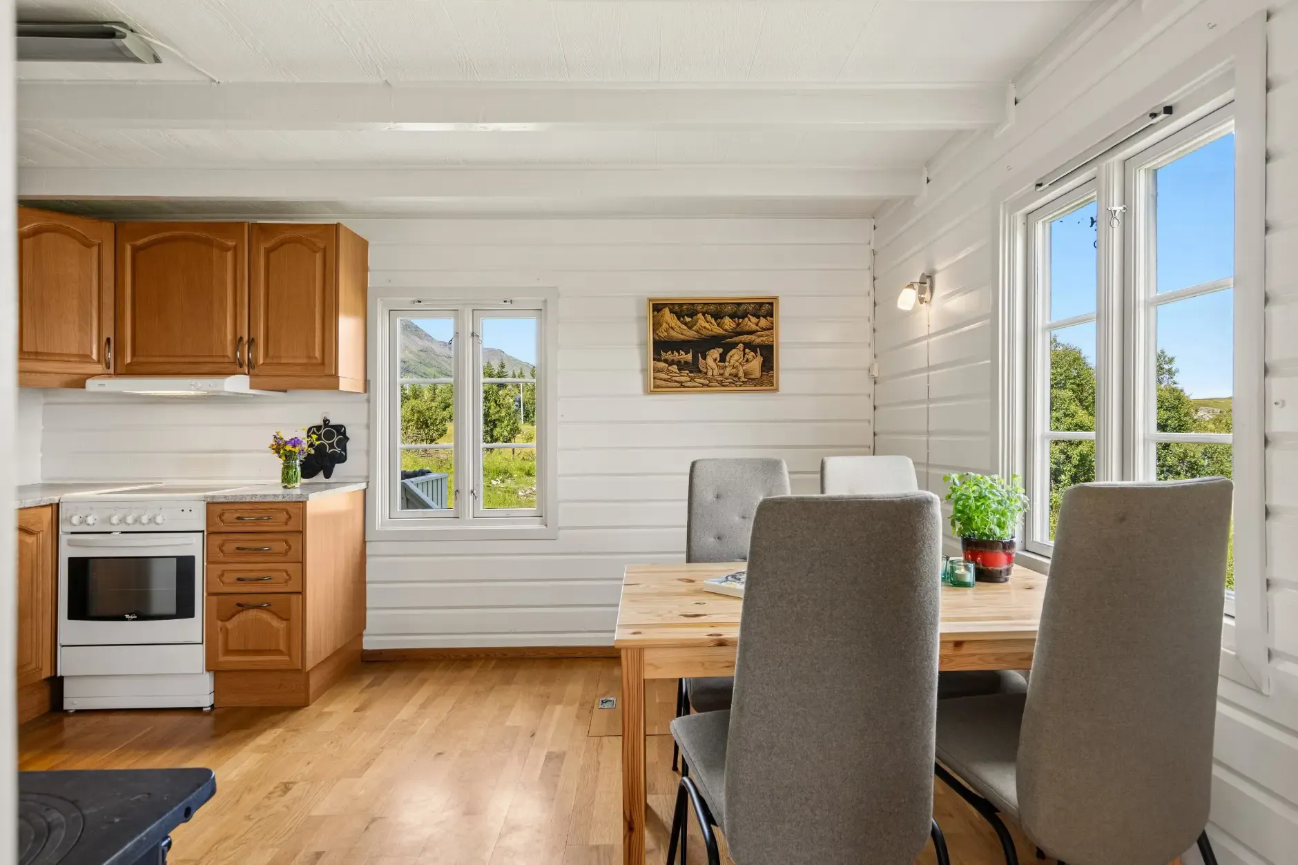 1940s Coastal Retreat with Expansive Lot in Vannvåg, Norway - View image 13 of 35