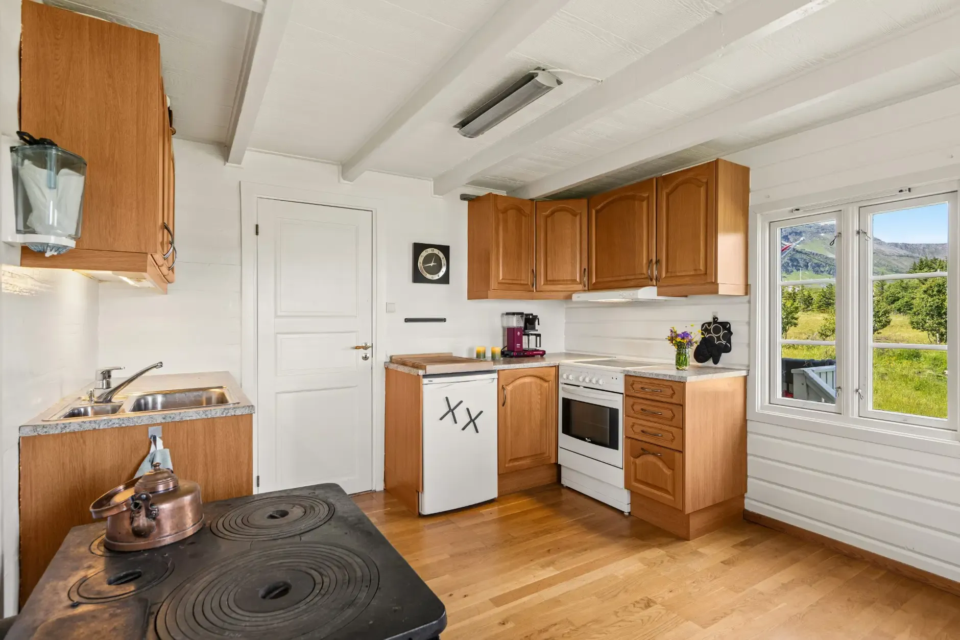 1940s Coastal Retreat with Expansive Lot in Vannvåg, Norway - View image 15 of 35