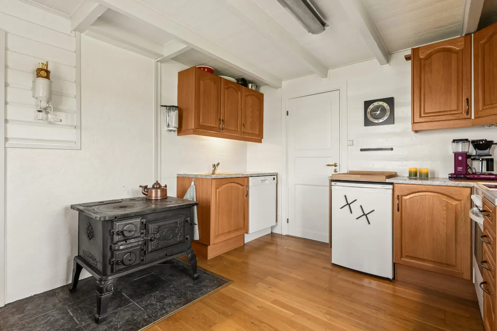 1940s Coastal Retreat with Expansive Lot in Vannvåg, Norway - View image 16 of 35