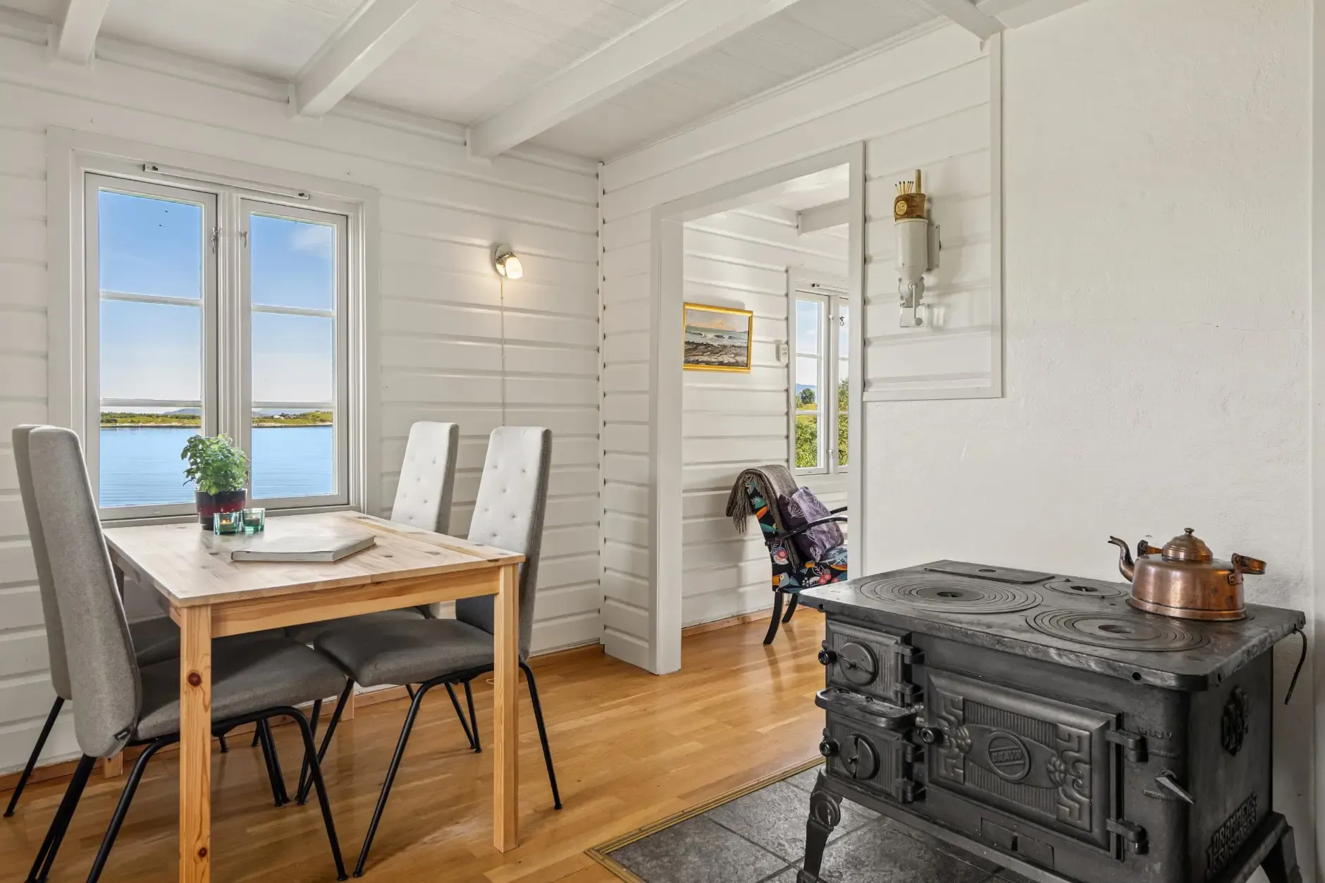 1940s Coastal Retreat with Expansive Lot in Vannvåg, Norway - View image 17 of 35