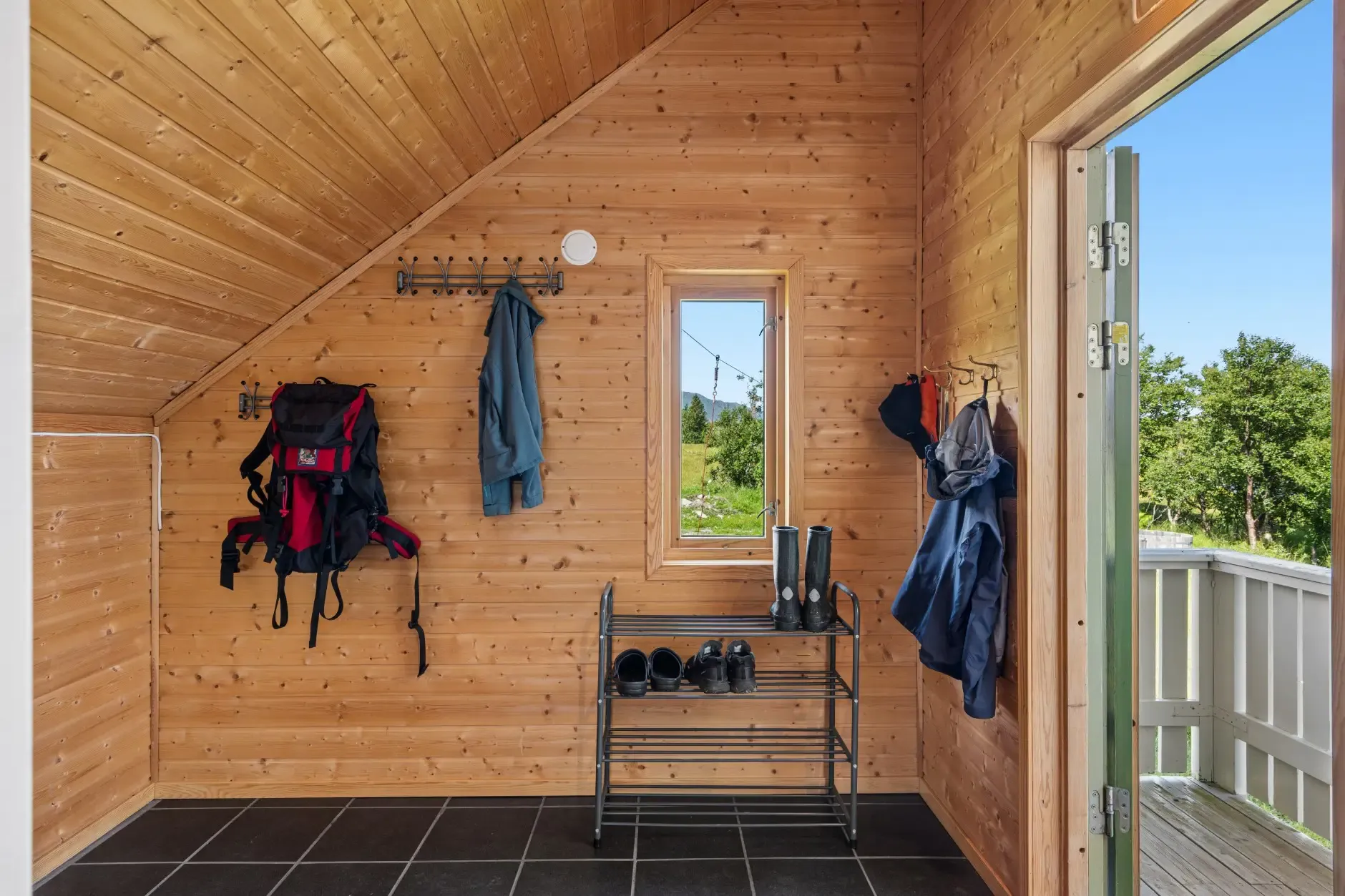 1940s Coastal Retreat with Expansive Lot in Vannvåg, Norway - View image 25 of 35