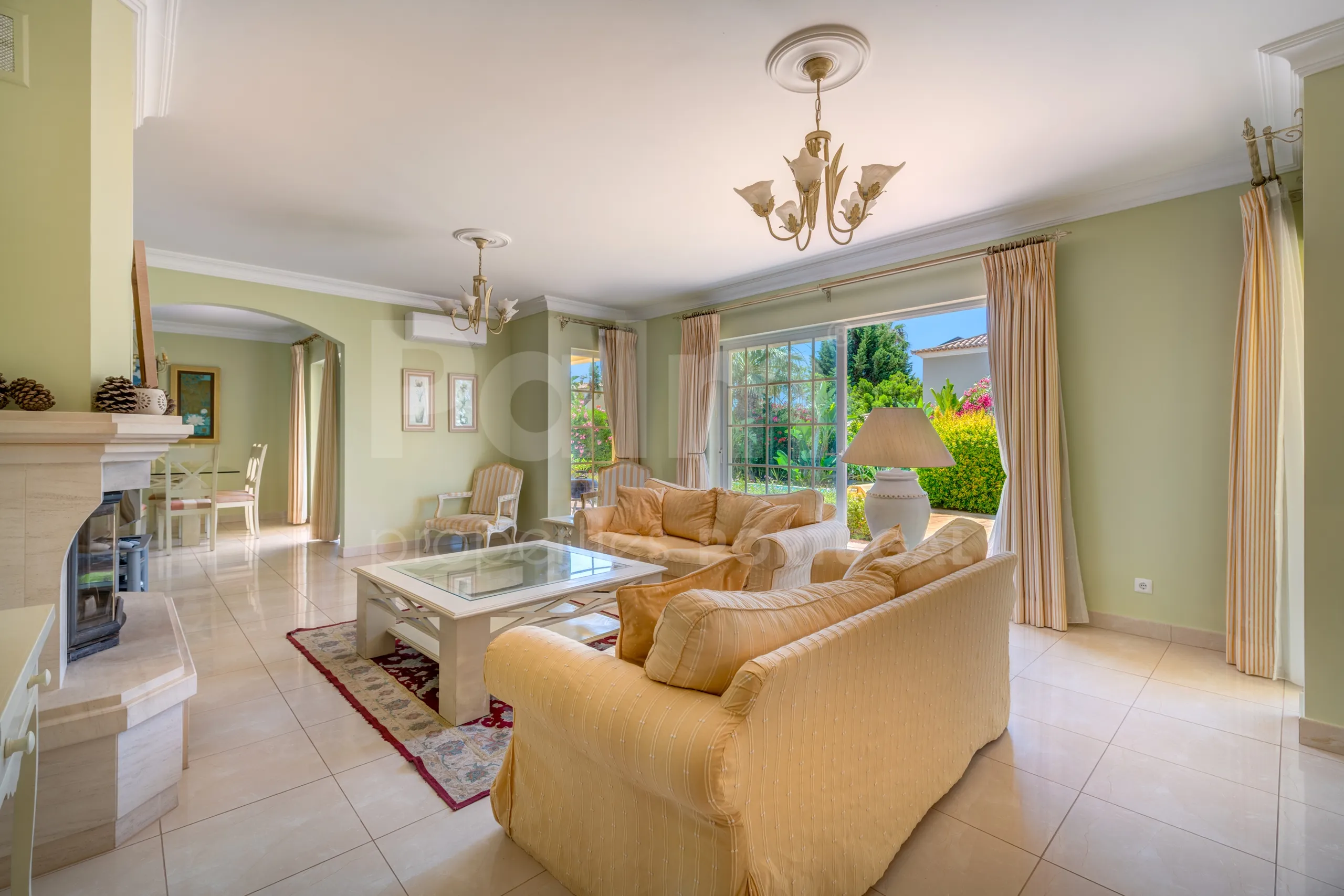 Contemporary 4-Bedroom Villa with Pool and Scenic Views in Lagoa, Portugal - Image 5