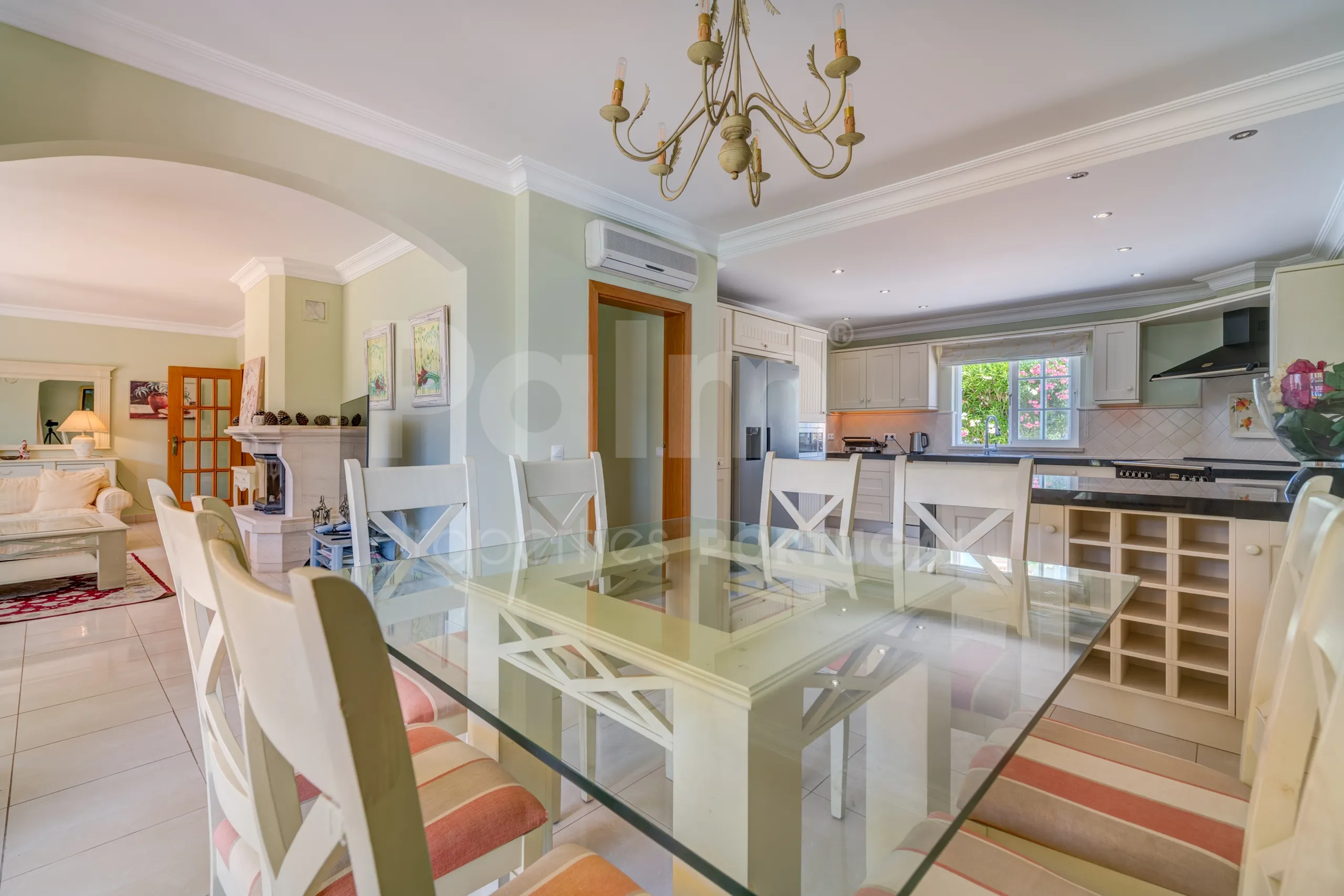 Contemporary 4-Bedroom Villa with Pool and Scenic Views in Lagoa, Portugal - View image 6 of 55