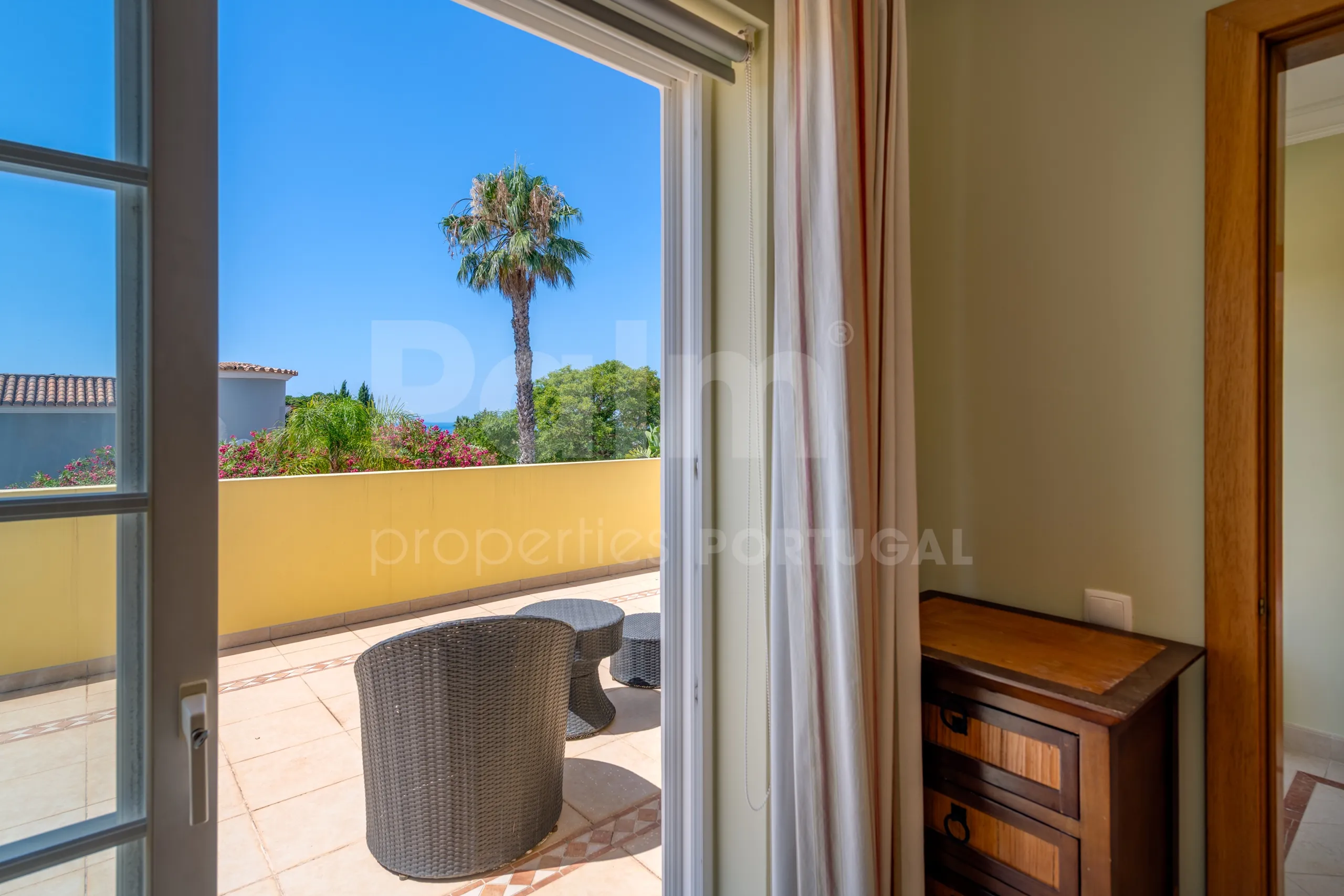 Contemporary 4-Bedroom Villa with Pool and Scenic Views in Lagoa, Portugal - View image 26 of 55