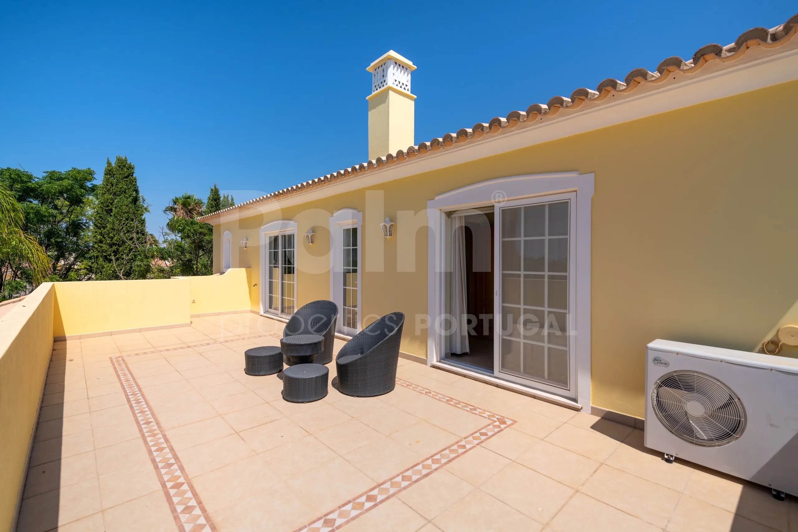 Contemporary 4-Bedroom Villa with Pool and Scenic Views in Lagoa, Portugal - View image 28 of 55