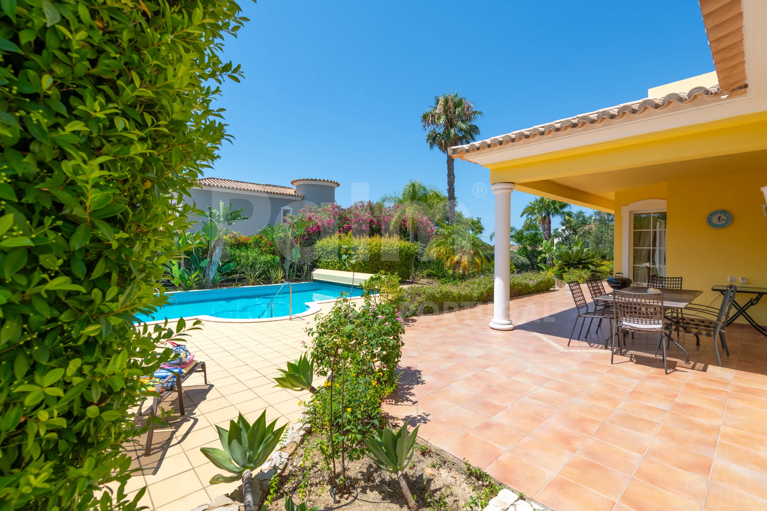 Contemporary 4-Bedroom Villa with Pool and Scenic Views in Lagoa, Portugal - View image 39 of 55