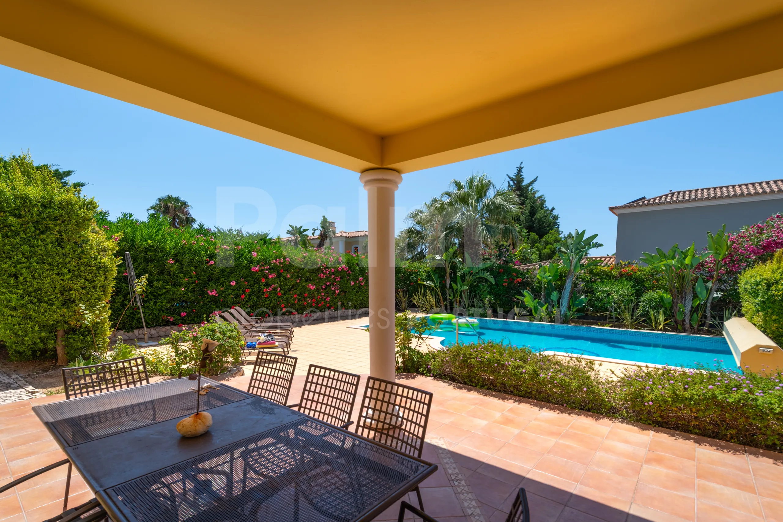 Contemporary 4-Bedroom Villa with Pool and Scenic Views in Lagoa, Portugal - View image 41 of 55