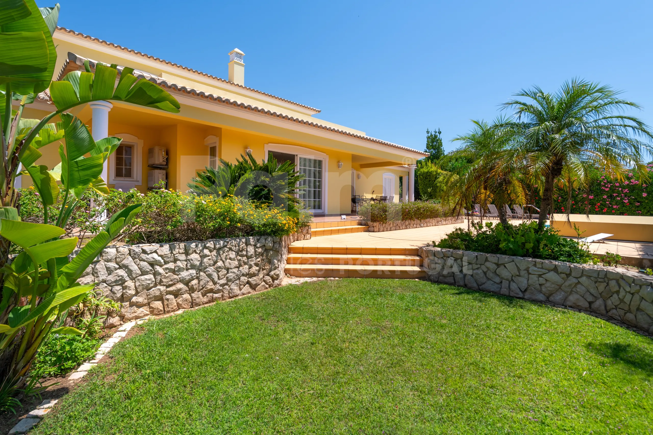 Contemporary 4-Bedroom Villa with Pool and Scenic Views in Lagoa, Portugal - View image 45 of 55