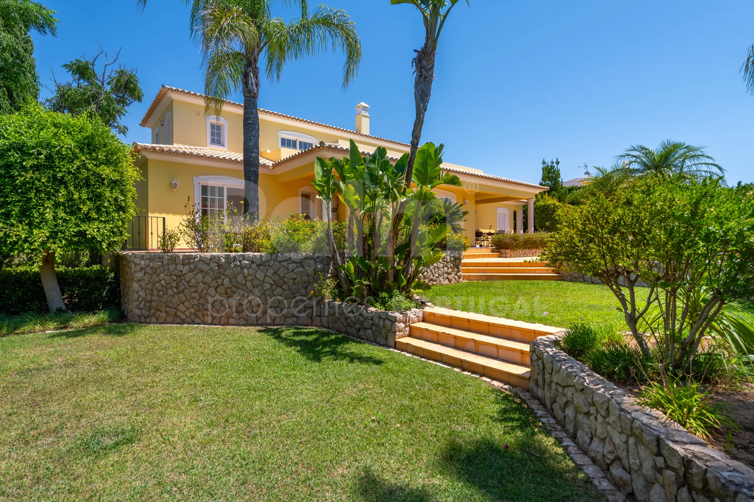 Contemporary 4-Bedroom Villa with Pool and Scenic Views in Lagoa, Portugal - View image 46 of 55