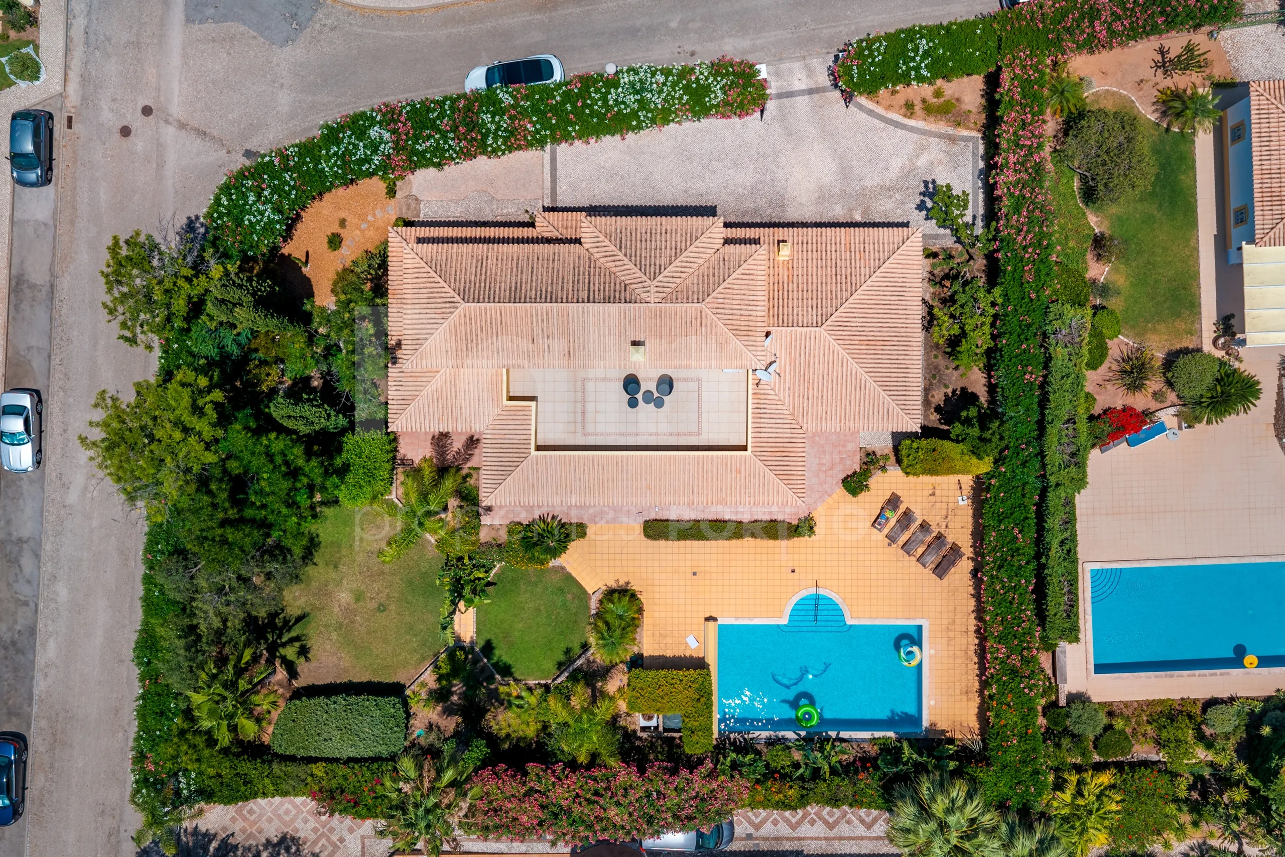 Contemporary 4-Bedroom Villa with Pool and Scenic Views in Lagoa, Portugal - View image 51 of 55