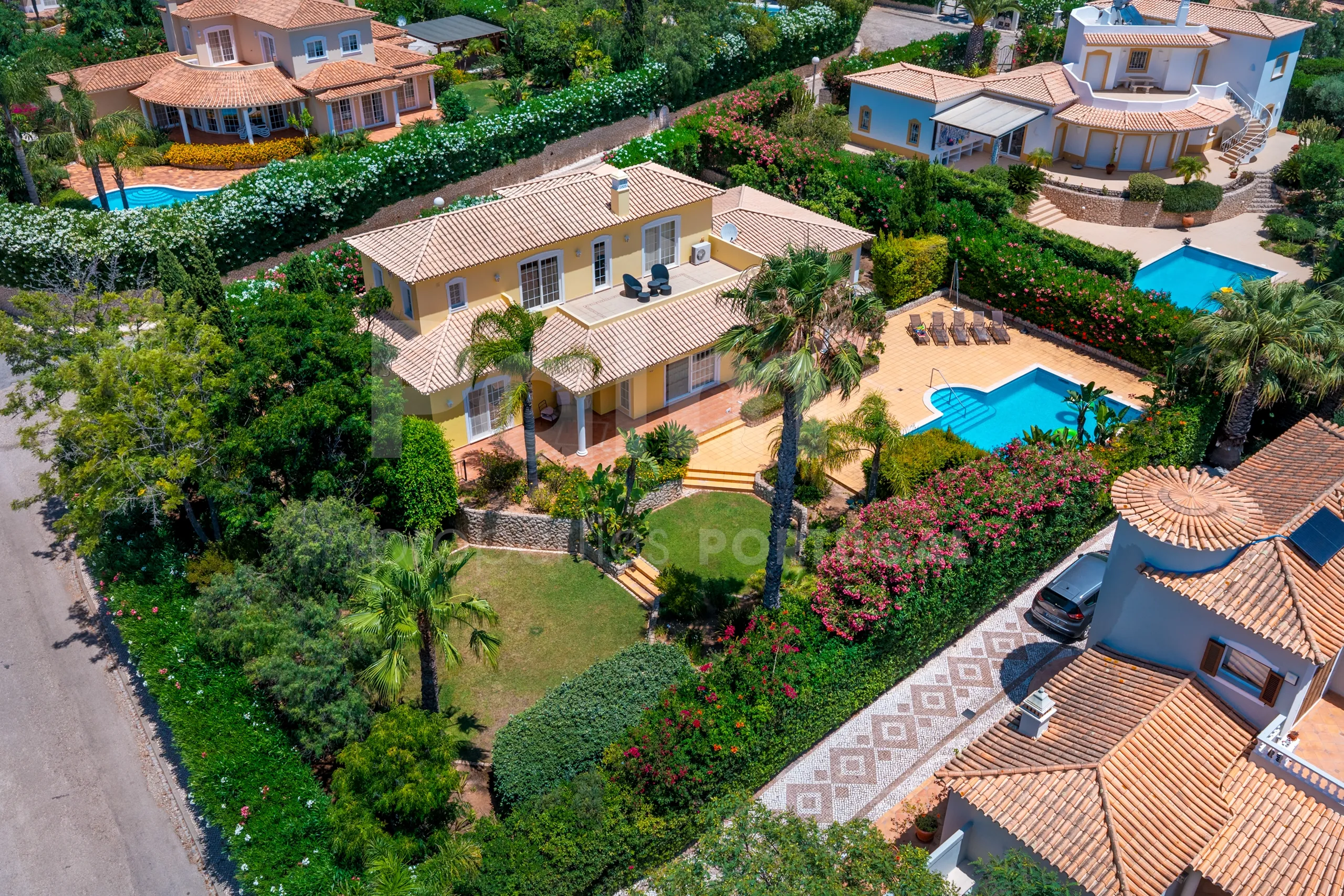 Contemporary 4-Bedroom Villa with Pool and Scenic Views in Lagoa, Portugal - View image 52 of 55