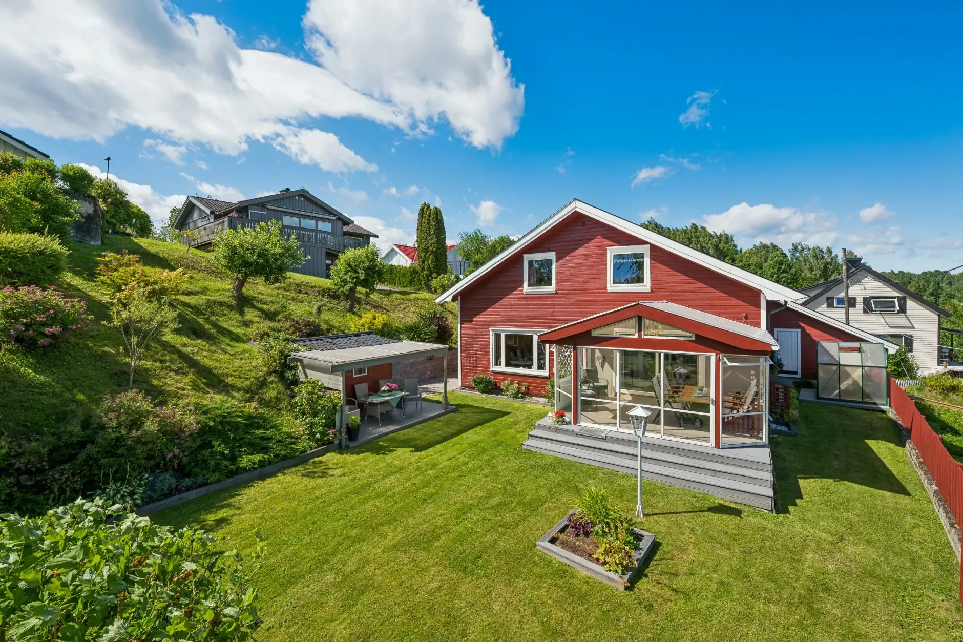 Hus fra 1920’erne i Hønefoss med have, terrasse og parkeringsplads i kælderen - Vis billede 29 af 37