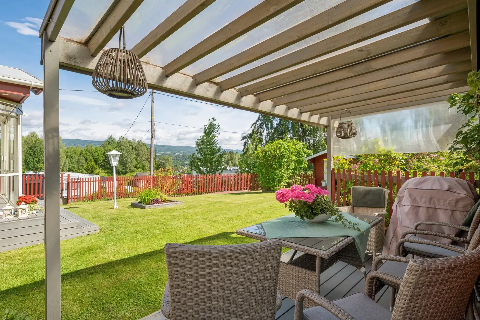 Hus fra 1920’erne i Hønefoss med have, terrasse og parkeringsplads i kælderen - Vis billede 32 af 37