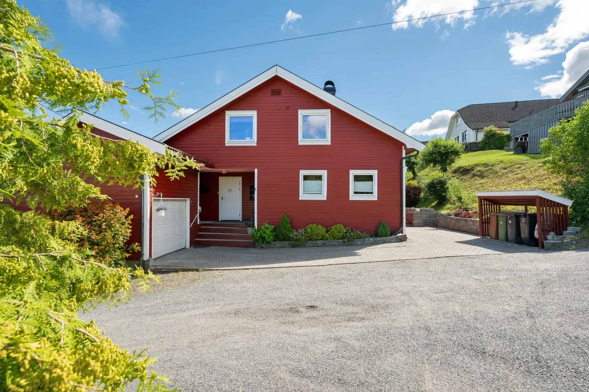 Hus fra 1920’erne i Hønefoss med have, terrasse og parkeringsplads i kælderen - Vis billede 33 af 37