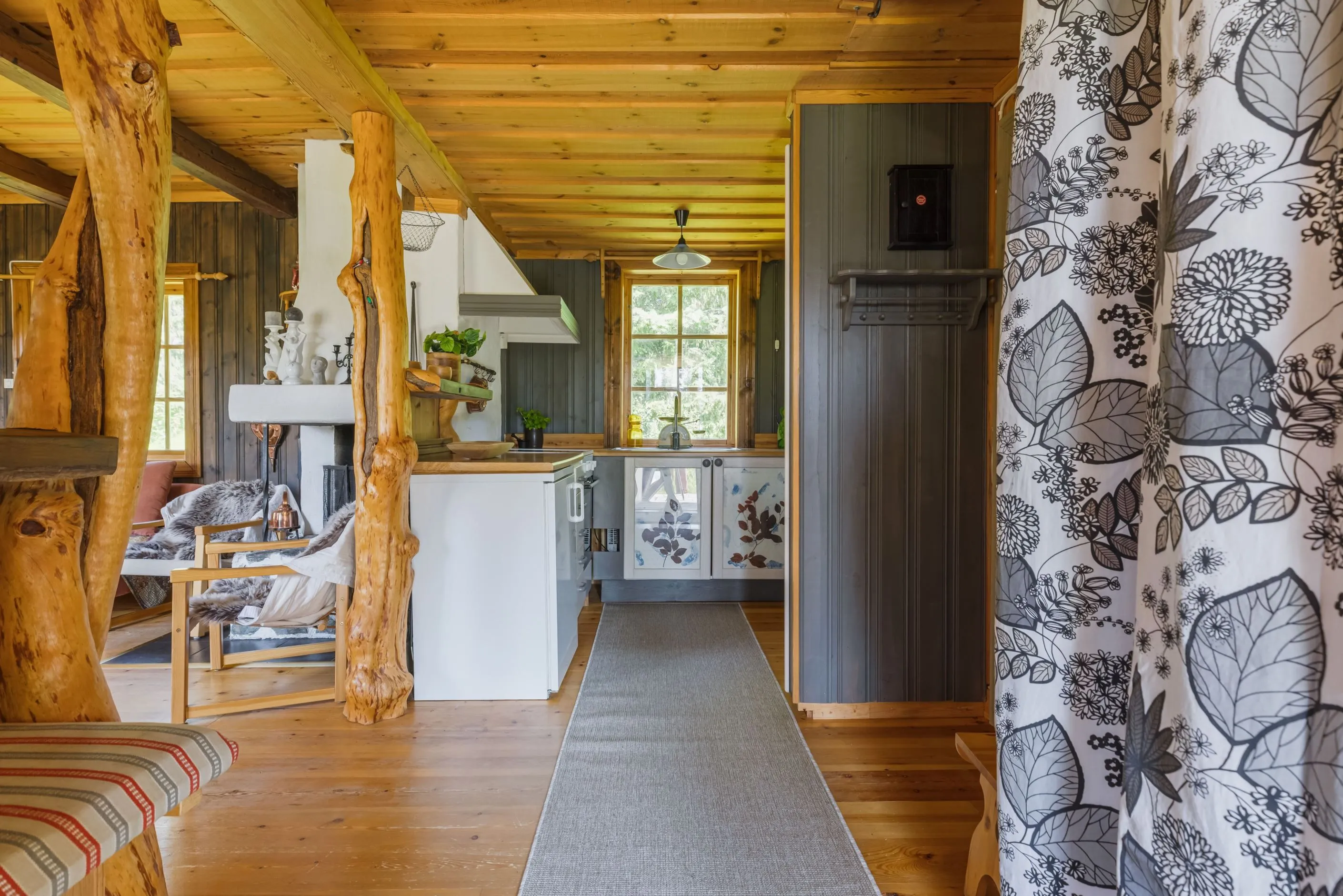 1960s Country House Near Skiing in Hede with Expansive Garden - Image 3