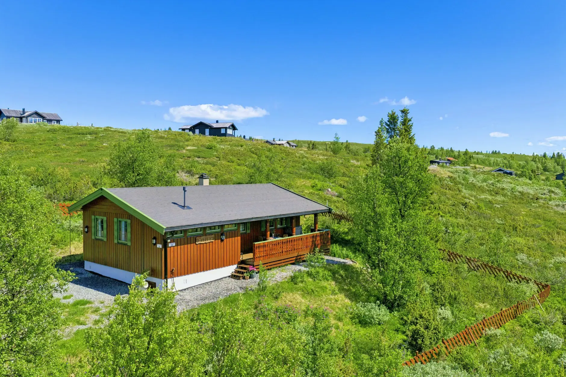Maisemallinen 3 makuuhuoneen mökki Ryfossissa, parveke ja terassi - Image 3