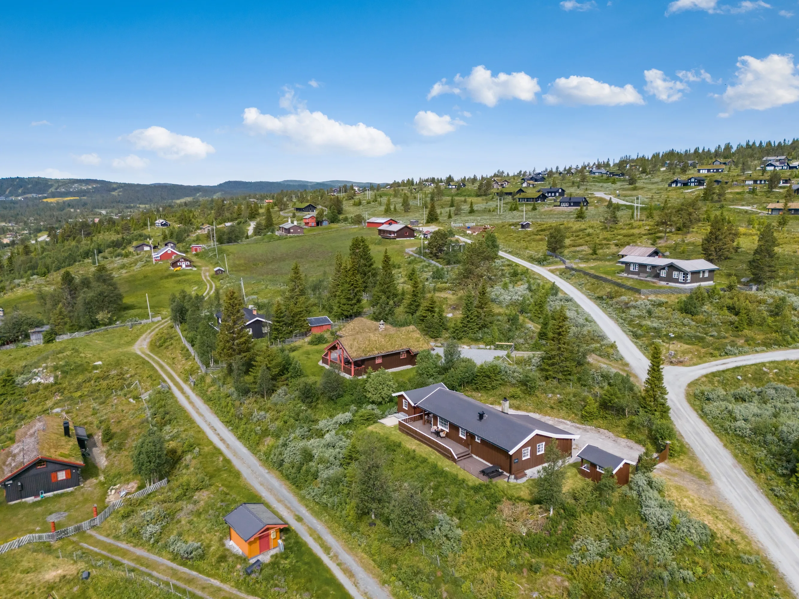 Norskt lanthus från 1990-talet med trädgård och terrass i Myking - Visa bild 7 av 48