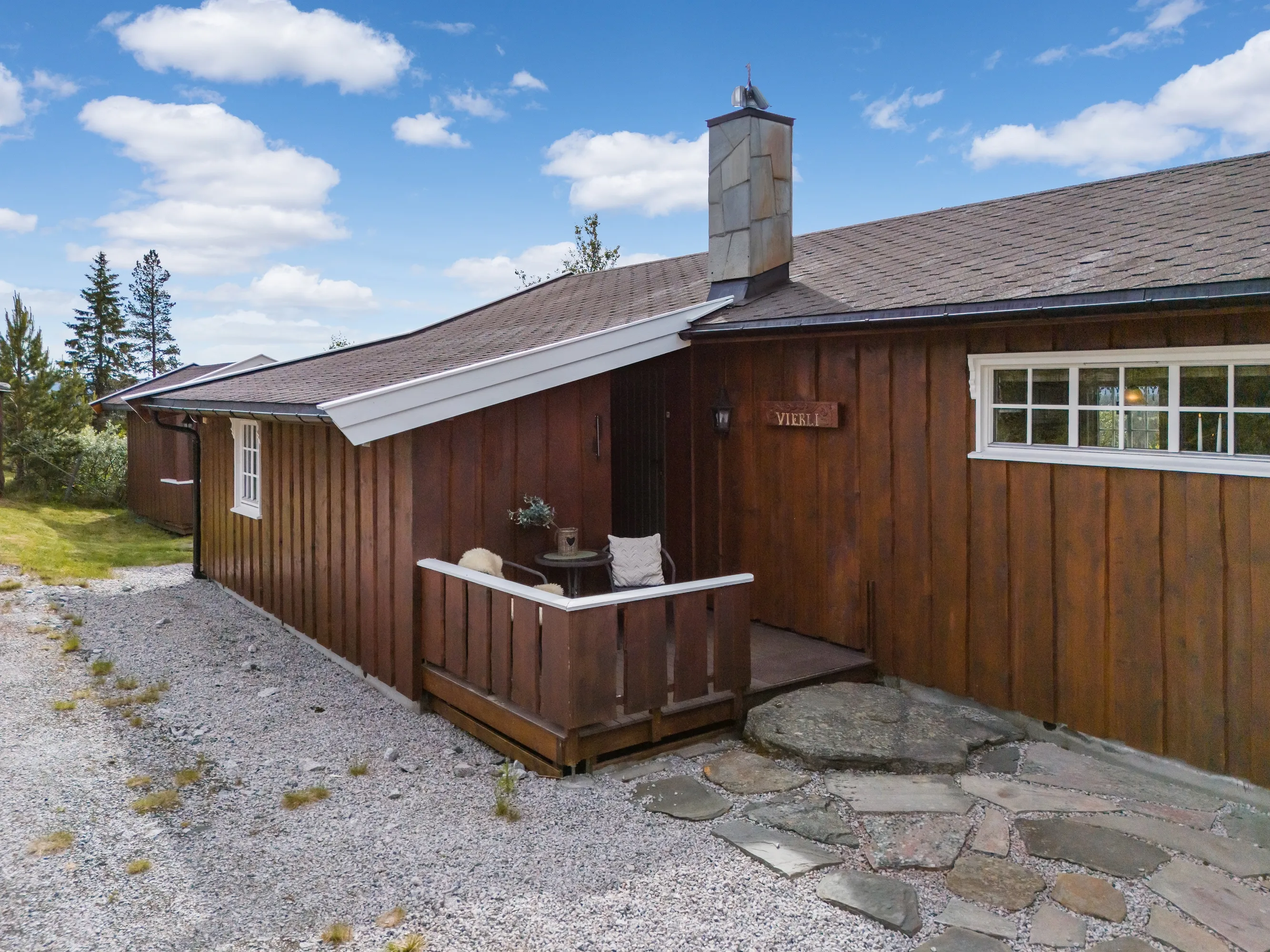 Norskt lanthus från 1990-talet med trädgård och terrass i Myking - Visa bild 15 av 48