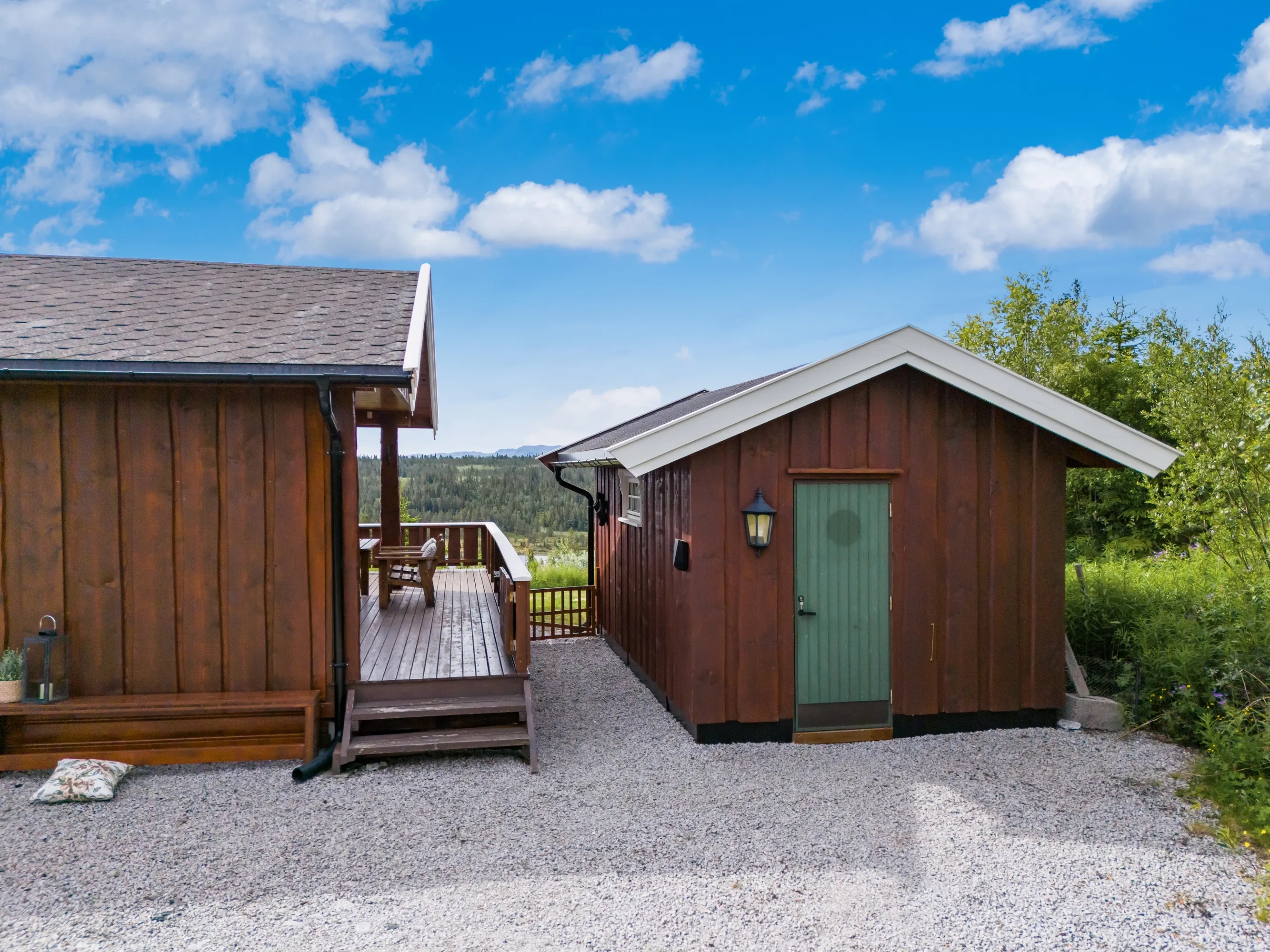 Norskt lanthus från 1990-talet med trädgård och terrass i Myking - Visa bild 44 av 48