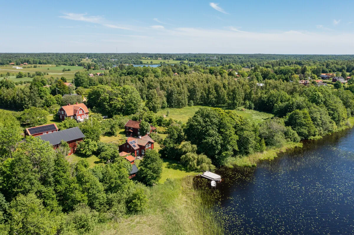 Historic 4-Bedroom Farmhouse with Expansive Land and Private Jetty in Väddö - Image 1