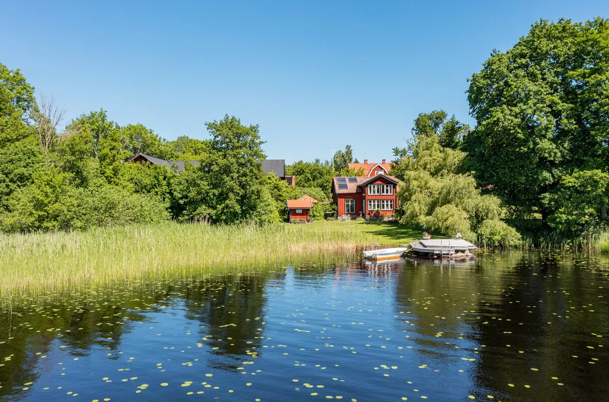 Historic 4-Bedroom Farmhouse with Expansive Land and Private Jetty in Väddö - Image 2