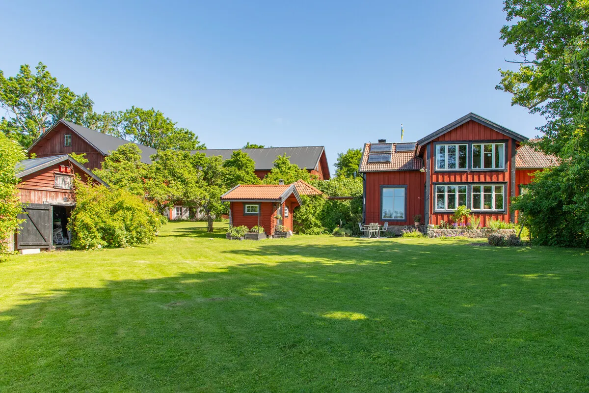 Historic 4-Bedroom Farmhouse with Expansive Land and Private Jetty in Väddö - Image 4