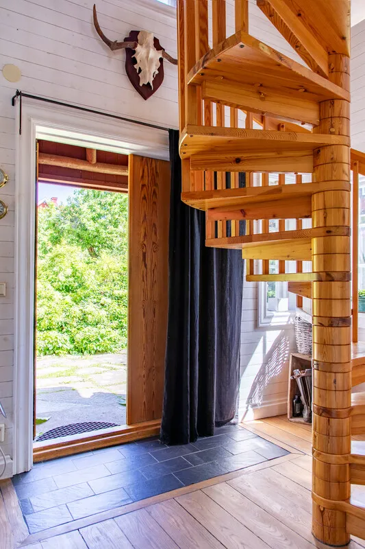 Historic 4-Bedroom Farmhouse with Expansive Land and Private Jetty in Väddö - View image 11 of 64