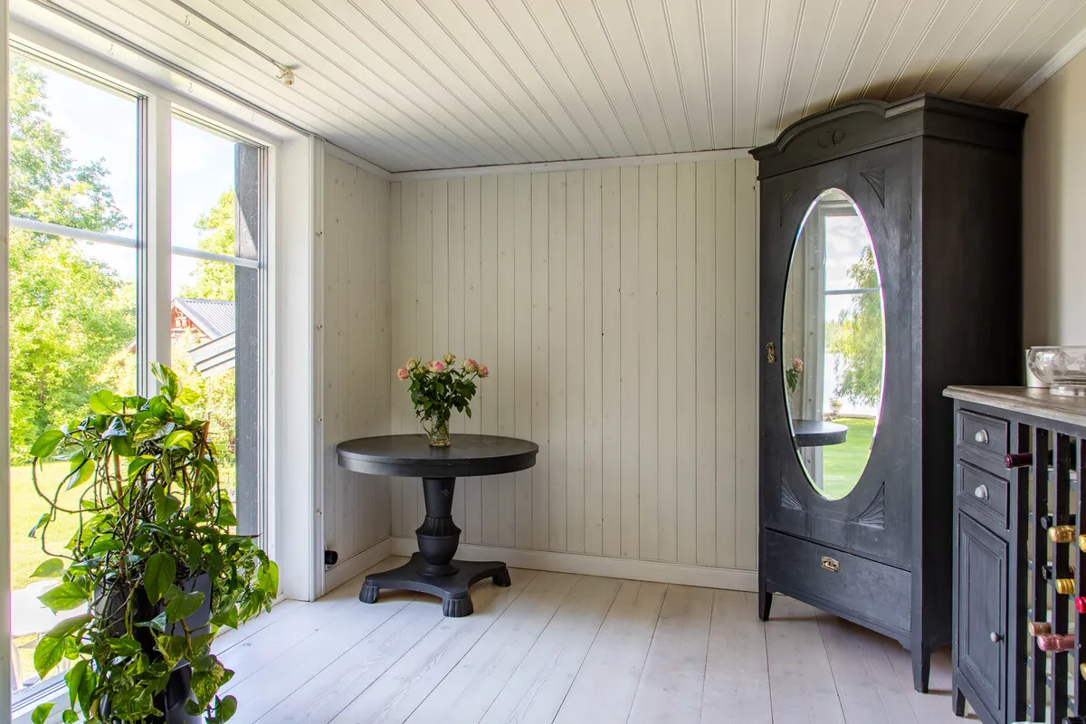 Historic 4-Bedroom Farmhouse with Expansive Land and Private Jetty in Väddö - View image 16 of 64