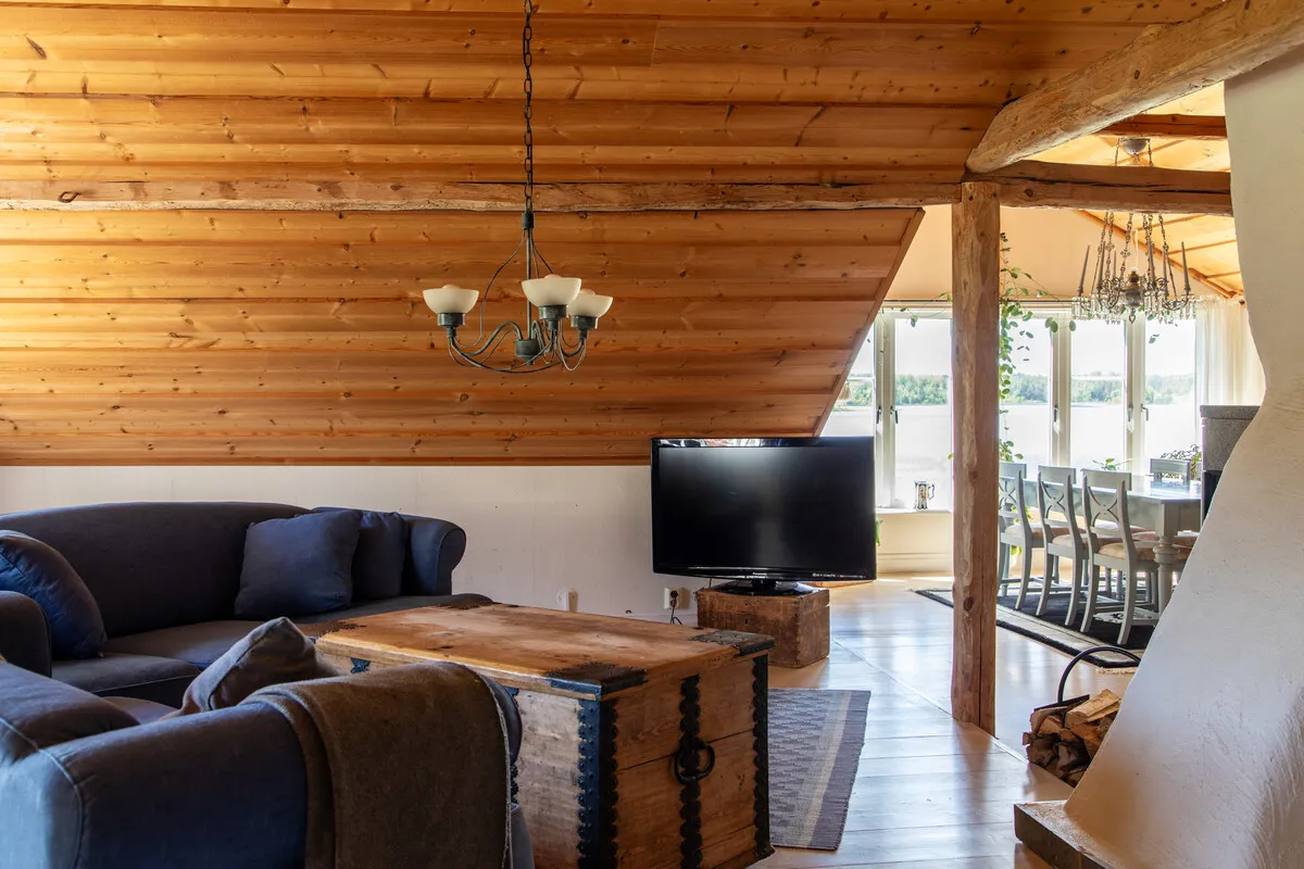 Historic 4-Bedroom Farmhouse with Expansive Land and Private Jetty in Väddö - View image 22 of 64