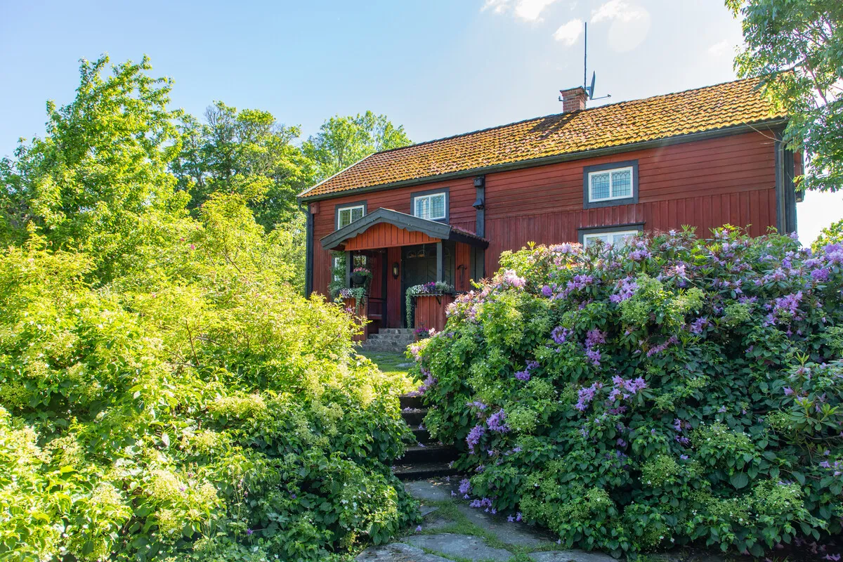 Historic 4-Bedroom Farmhouse with Expansive Land and Private Jetty in Väddö - View image 28 of 64
