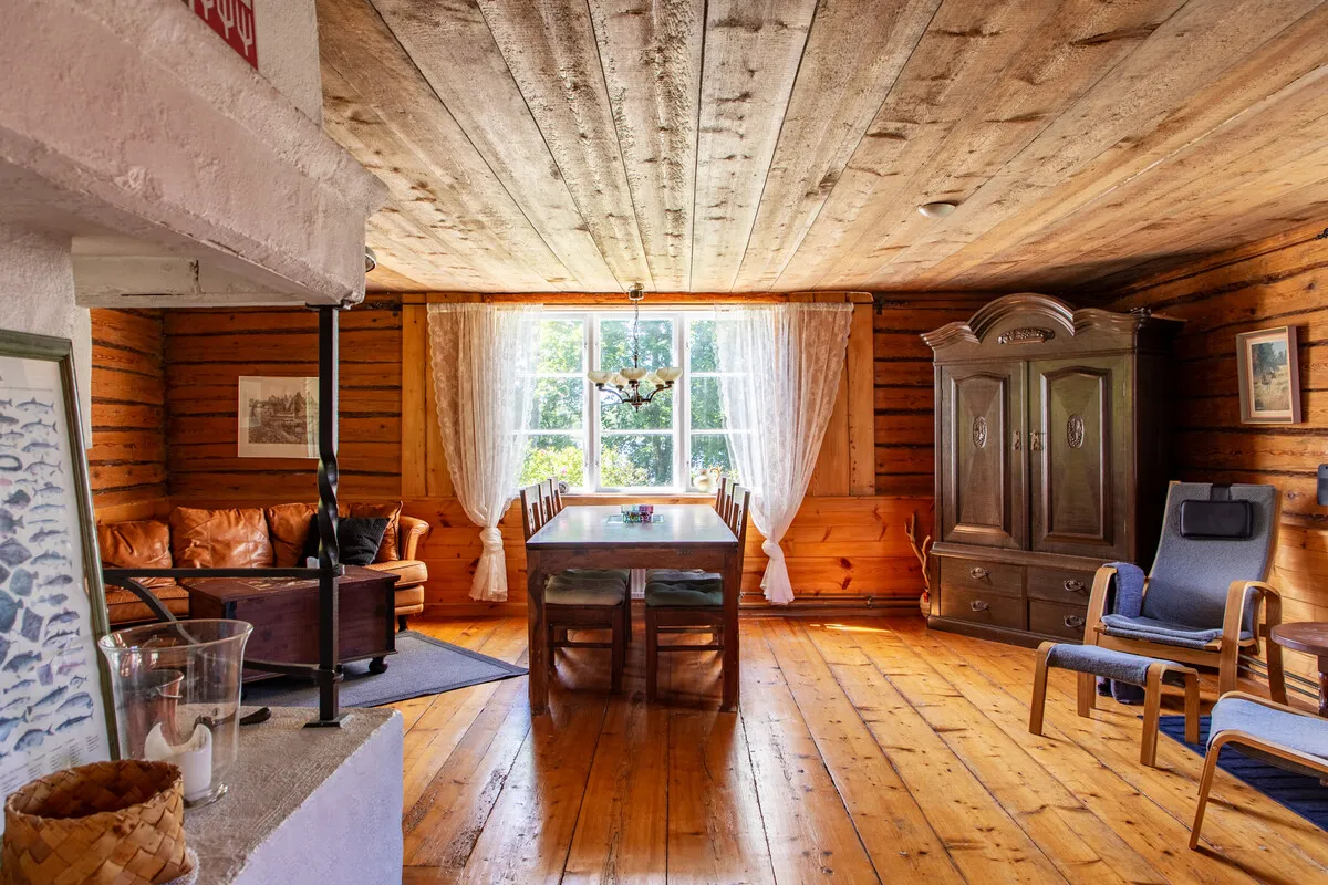 Historic 4-Bedroom Farmhouse with Expansive Land and Private Jetty in Väddö - View image 30 of 64