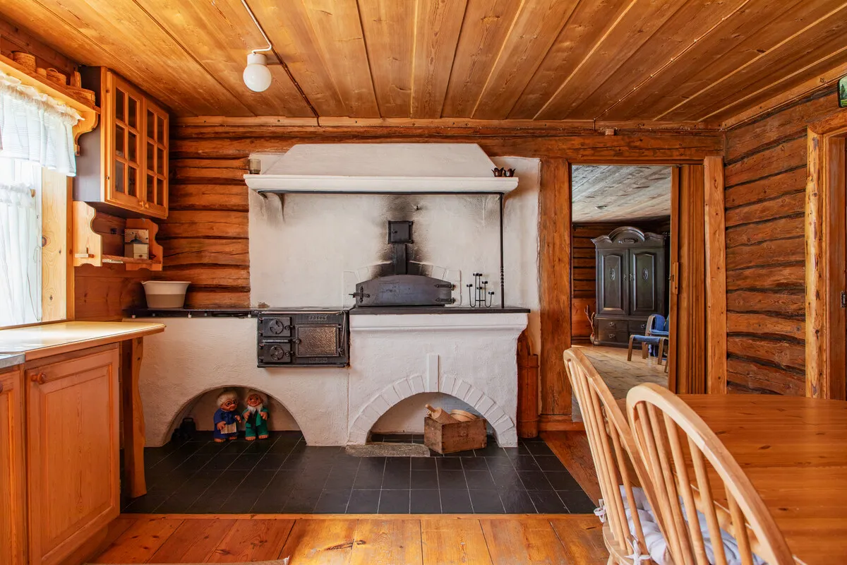 Historic 4-Bedroom Farmhouse with Expansive Land and Private Jetty in Väddö - View image 34 of 64