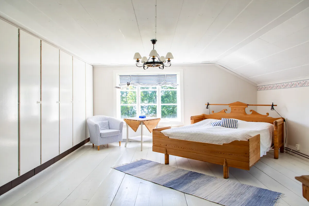 Historic 4-Bedroom Farmhouse with Expansive Land and Private Jetty in Väddö - View image 36 of 64
