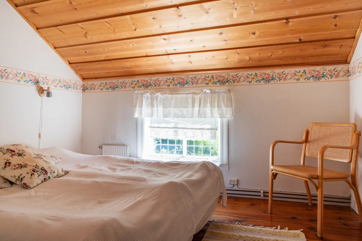 Historic 4-Bedroom Farmhouse with Expansive Land and Private Jetty in Väddö - View image 39 of 64