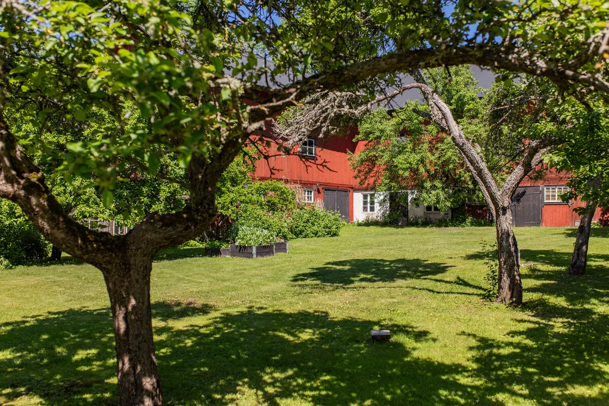 Historic 4-Bedroom Farmhouse with Expansive Land and Private Jetty in Väddö - View image 47 of 64