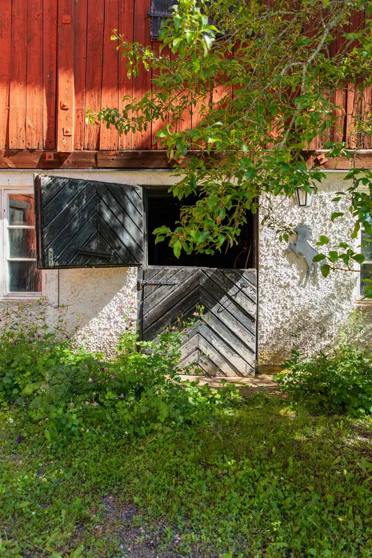 Historic 4-Bedroom Farmhouse with Expansive Land and Private Jetty in Väddö - View image 49 of 64