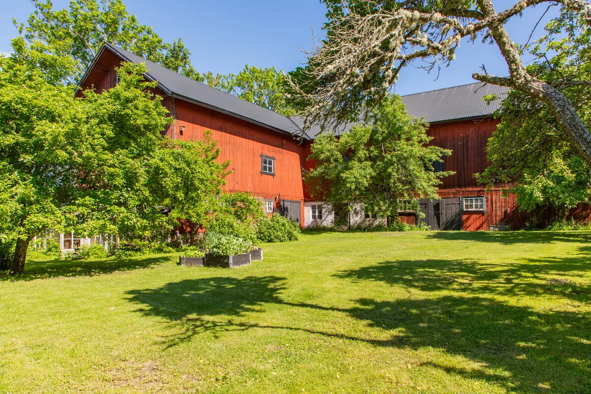 Historic 4-Bedroom Farmhouse with Expansive Land and Private Jetty in Väddö - View image 52 of 64