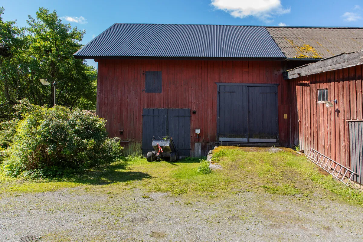 Historic 4-Bedroom Farmhouse with Expansive Land and Private Jetty in Väddö - View image 56 of 64