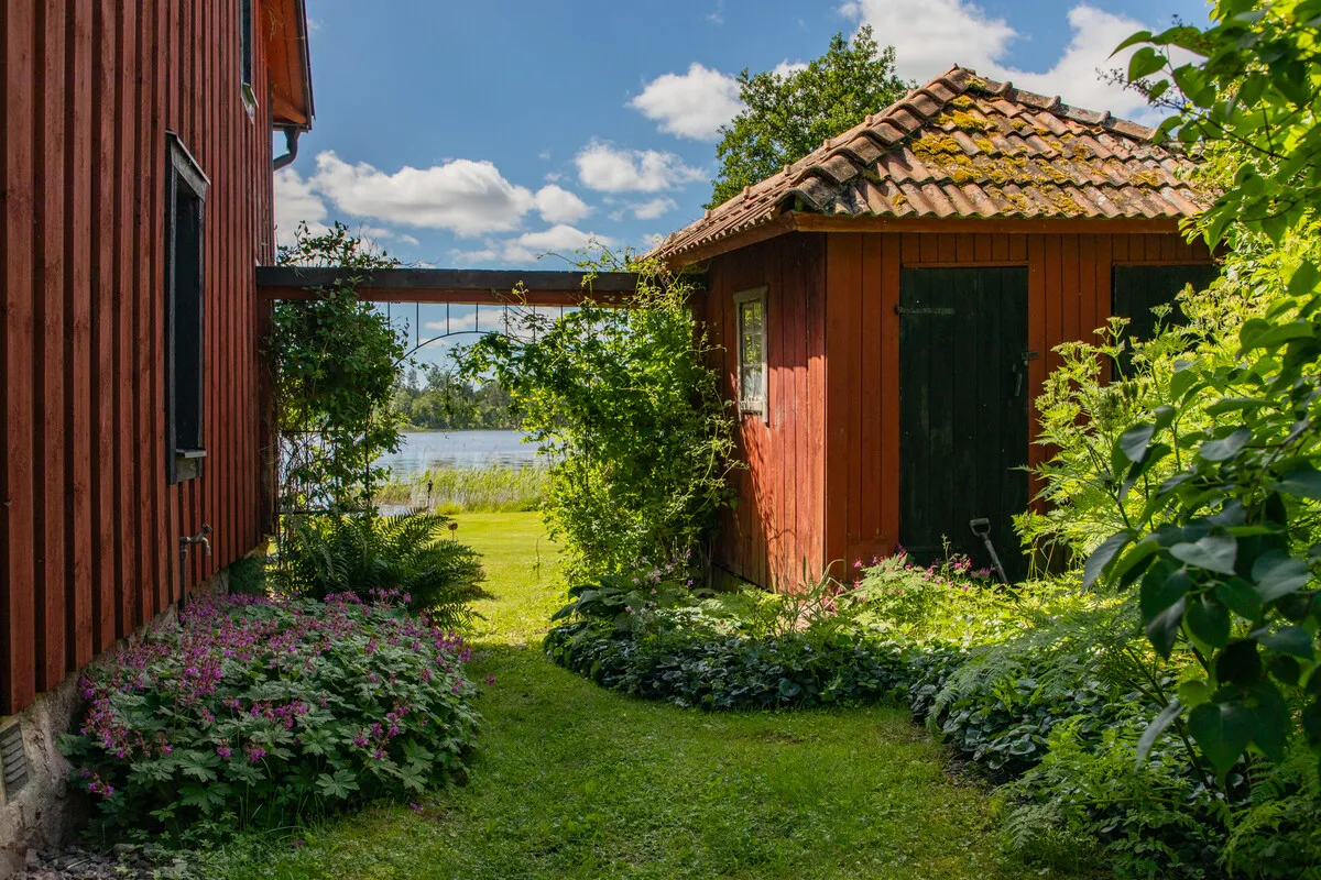 Historic 4-Bedroom Farmhouse with Expansive Land and Private Jetty in Väddö - View image 59 of 64