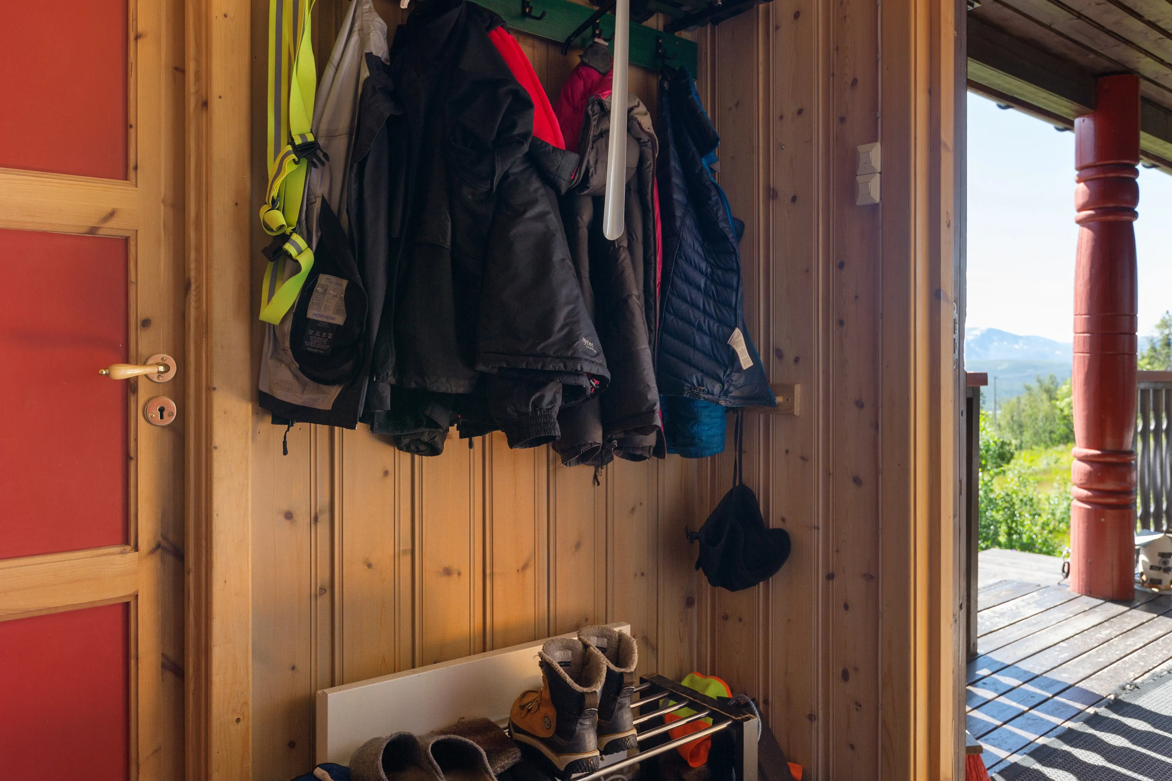 1978 Cabin with Scenic Views in Valdres, Norway – Ideal for Renovation - Image 4