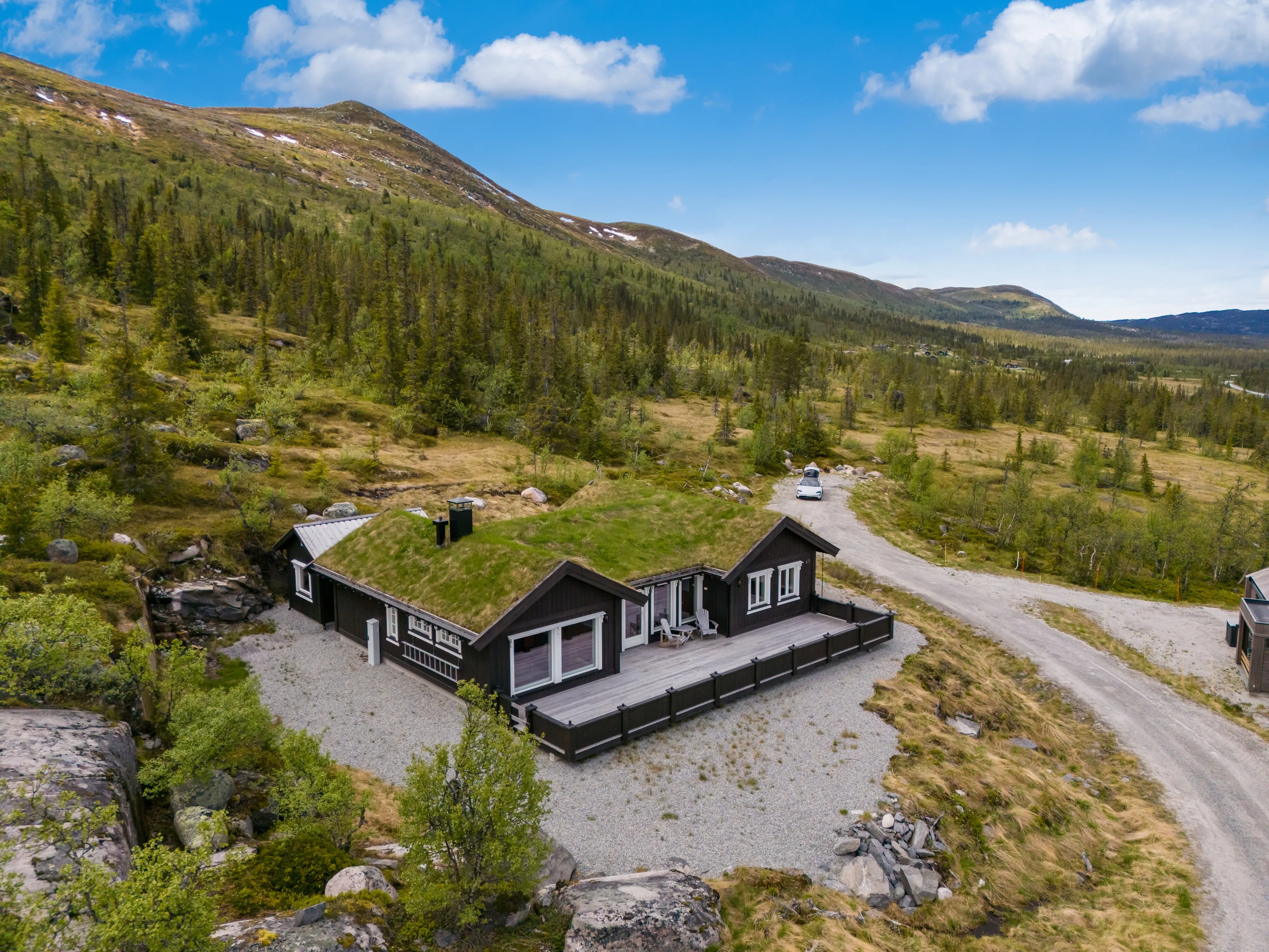 Modern 4-Bedroom Cabin with Terrace in Norway's Scenic Øvre Reinsjøfjell - Image 1