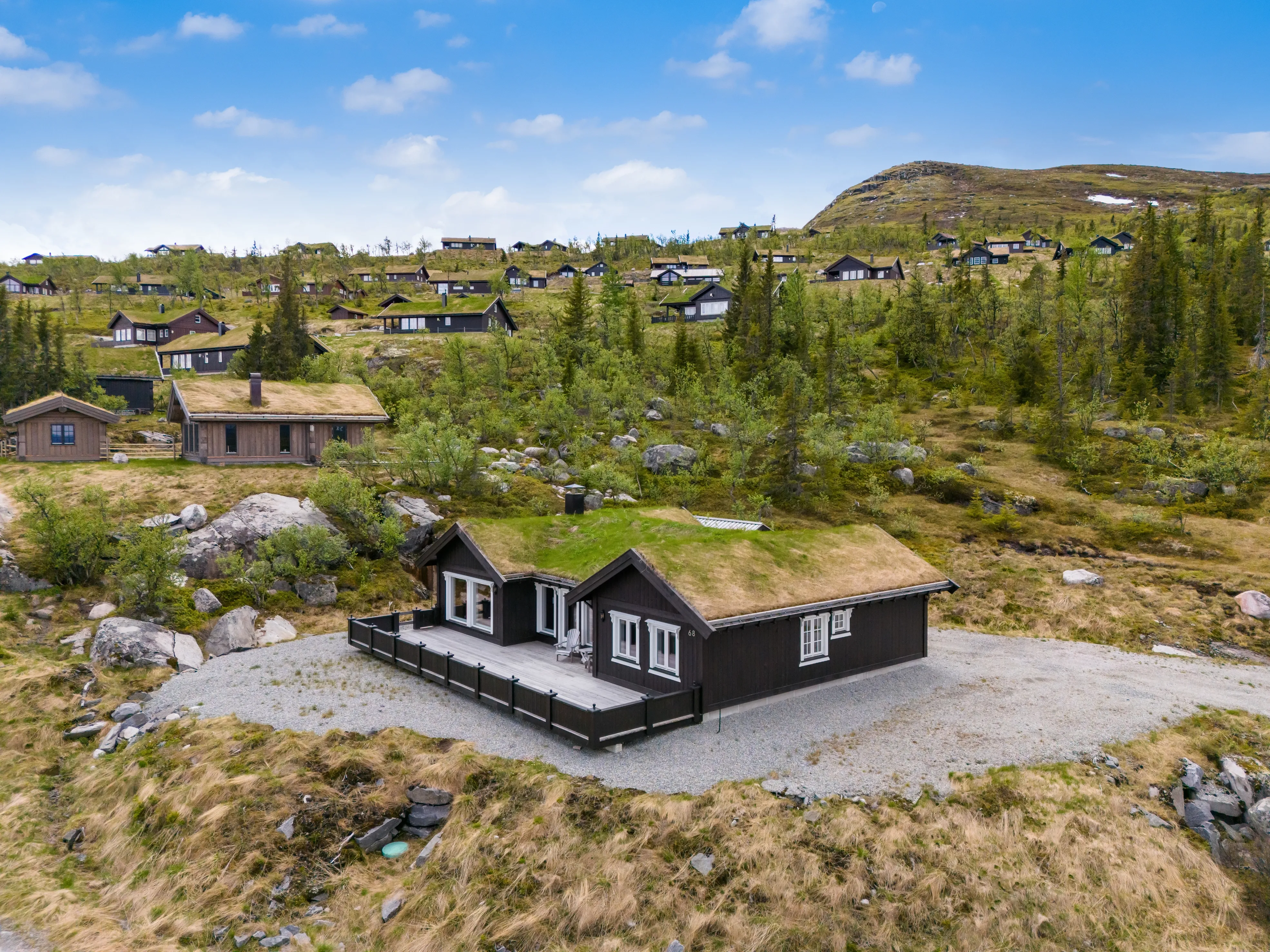 Modern 4-Bedroom Cabin with Terrace in Norway's Scenic Øvre Reinsjøfjell - Image 2