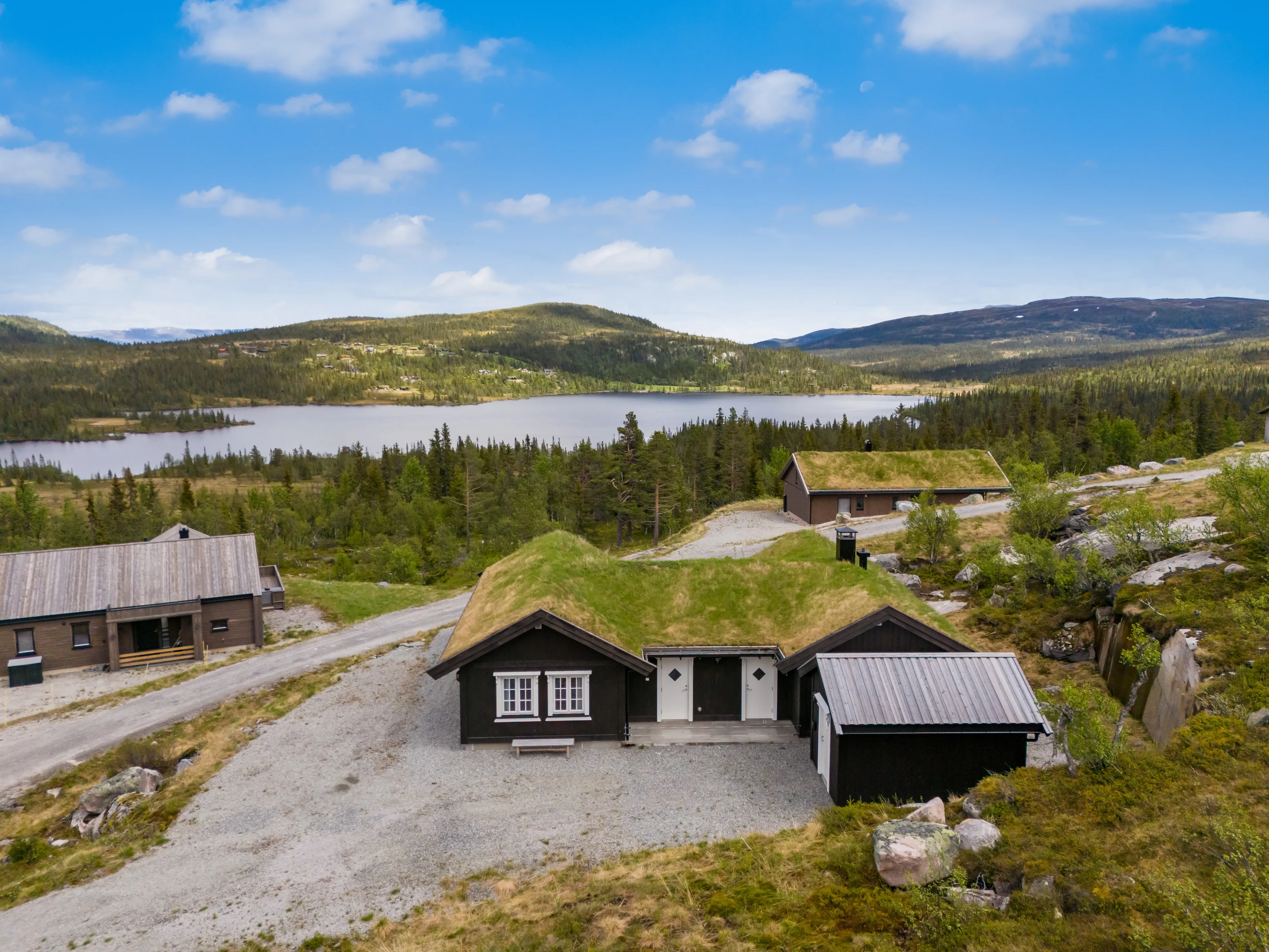 Modern 4-Bedroom Cabin with Terrace in Norway's Scenic Øvre Reinsjøfjell - Image 3