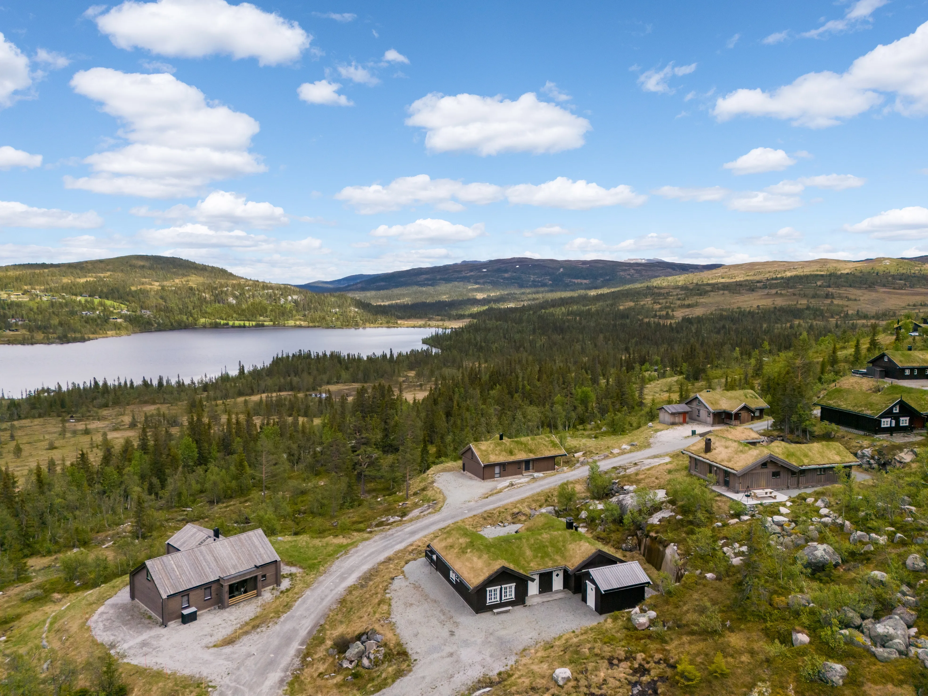 Modern 4-Bedroom Cabin with Terrace in Norway's Scenic Øvre Reinsjøfjell - View image 6 of 43