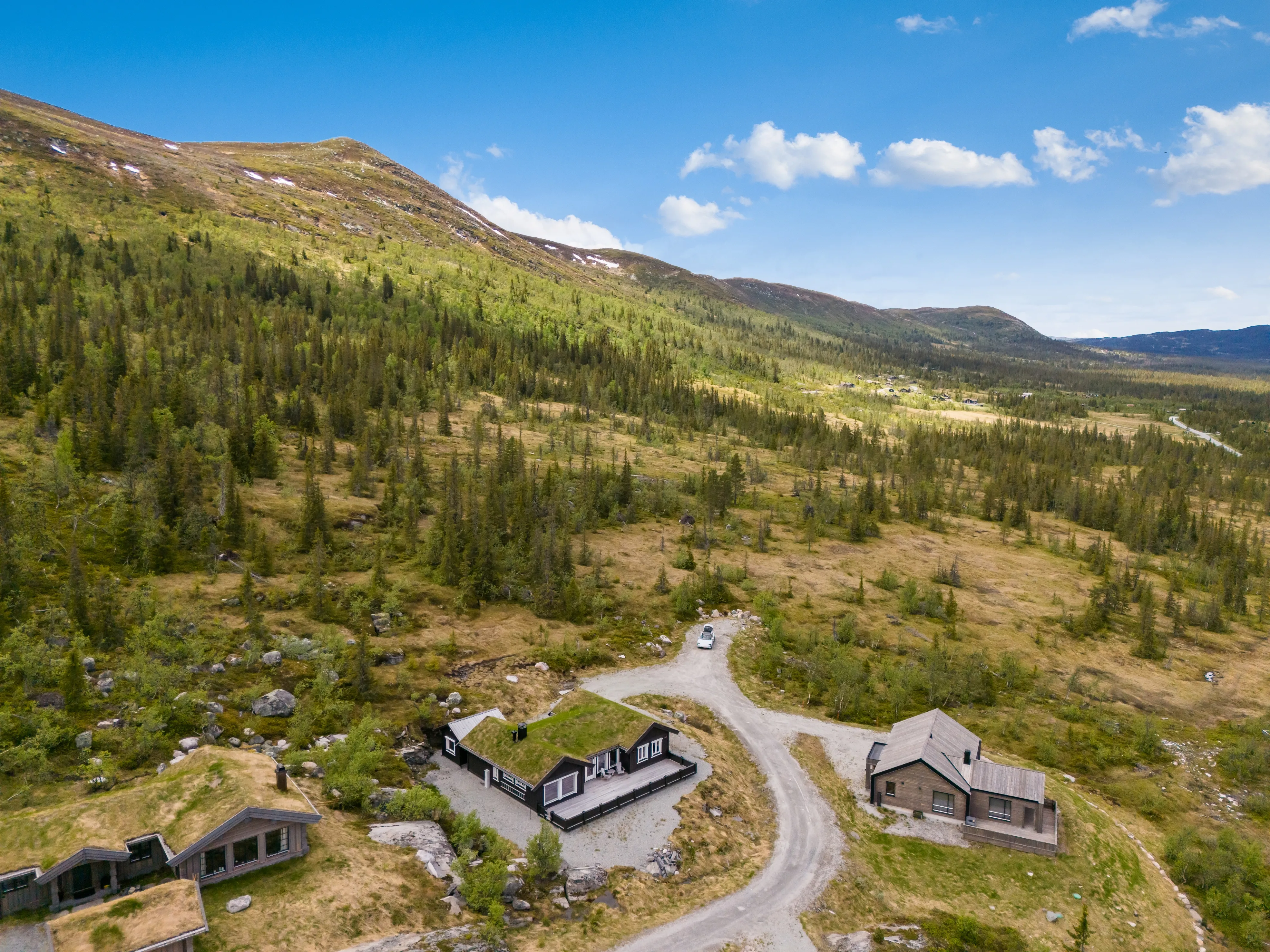 Modern 4-Bedroom Cabin with Terrace in Norway's Scenic Øvre Reinsjøfjell - View image 7 of 43