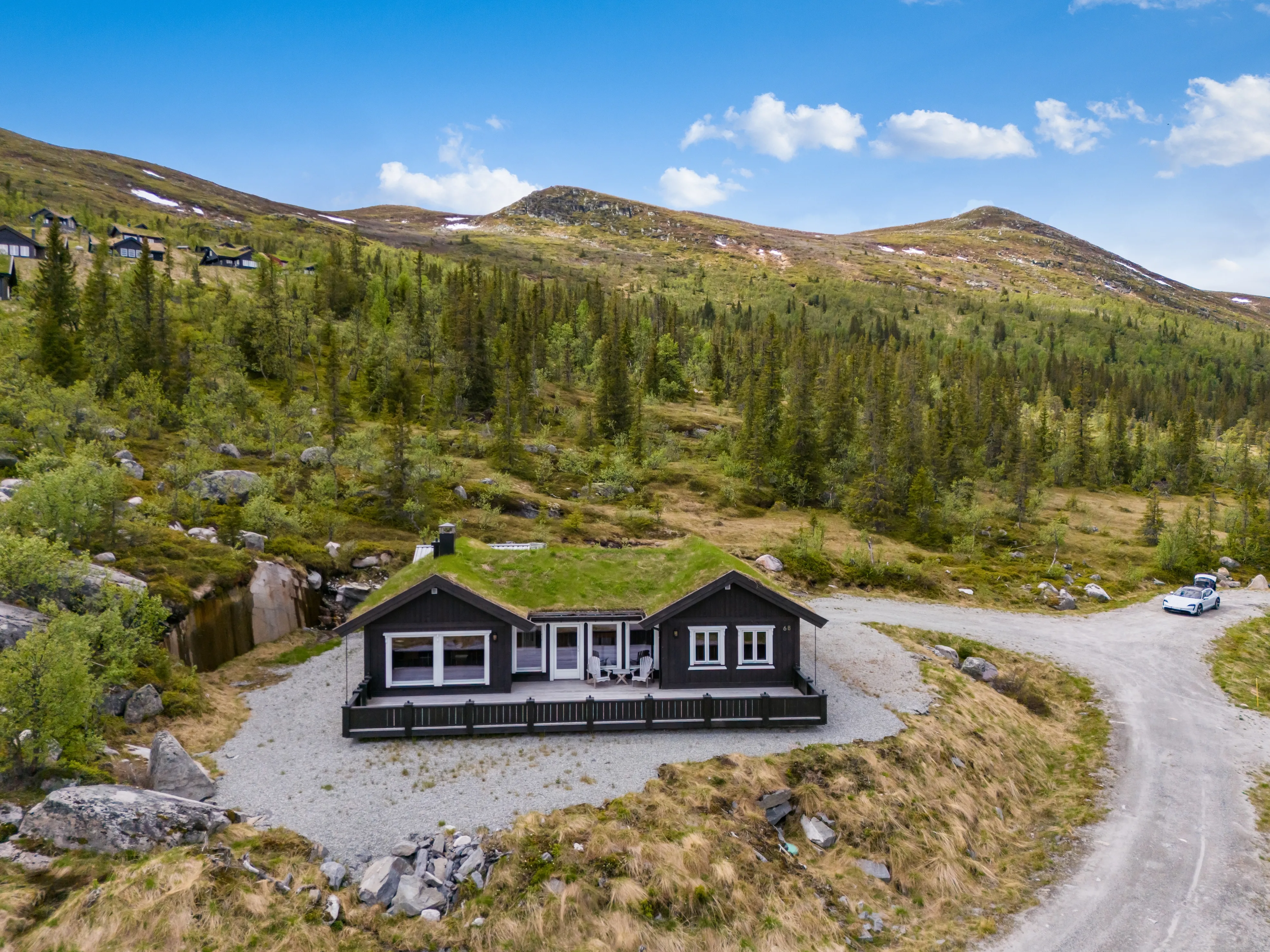 Modern 4-Bedroom Cabin with Terrace in Norway's Scenic Øvre Reinsjøfjell - View image 8 of 43