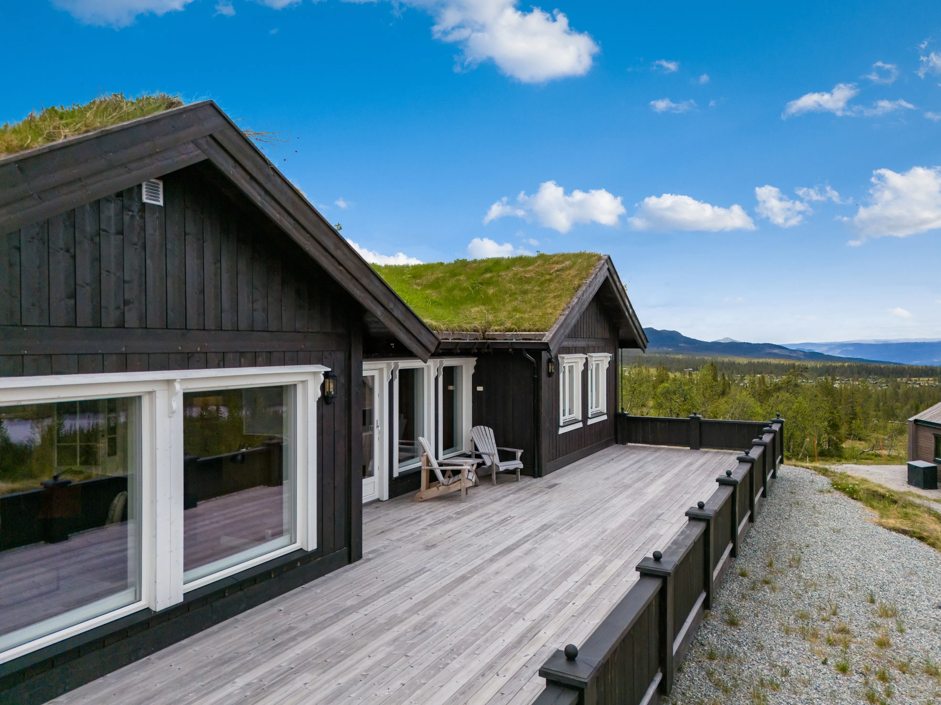 Modern 4-Bedroom Cabin with Terrace in Norway's Scenic Øvre Reinsjøfjell - View image 10 of 43