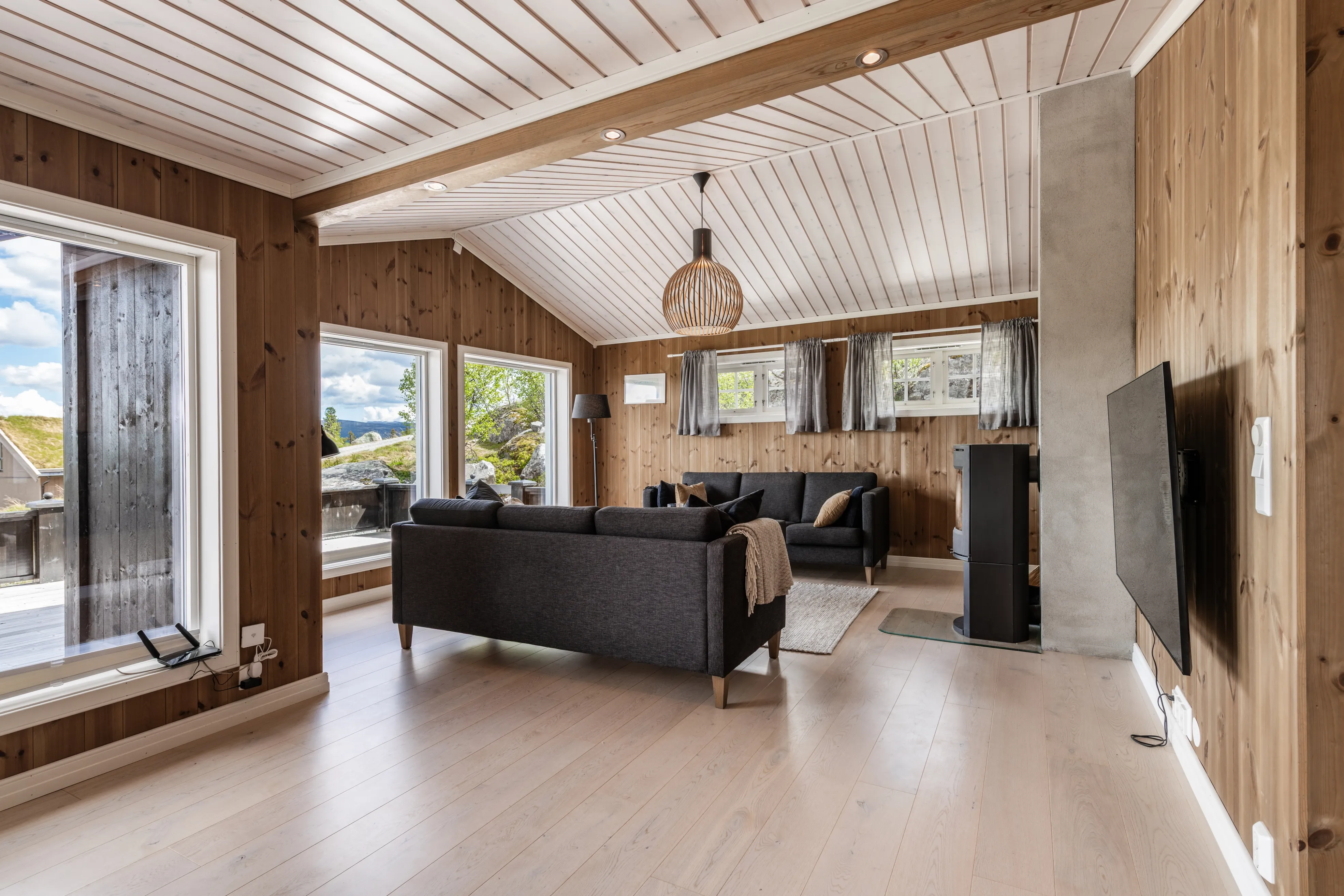 Modern 4-Bedroom Cabin with Terrace in Norway's Scenic Øvre Reinsjøfjell - View image 15 of 43