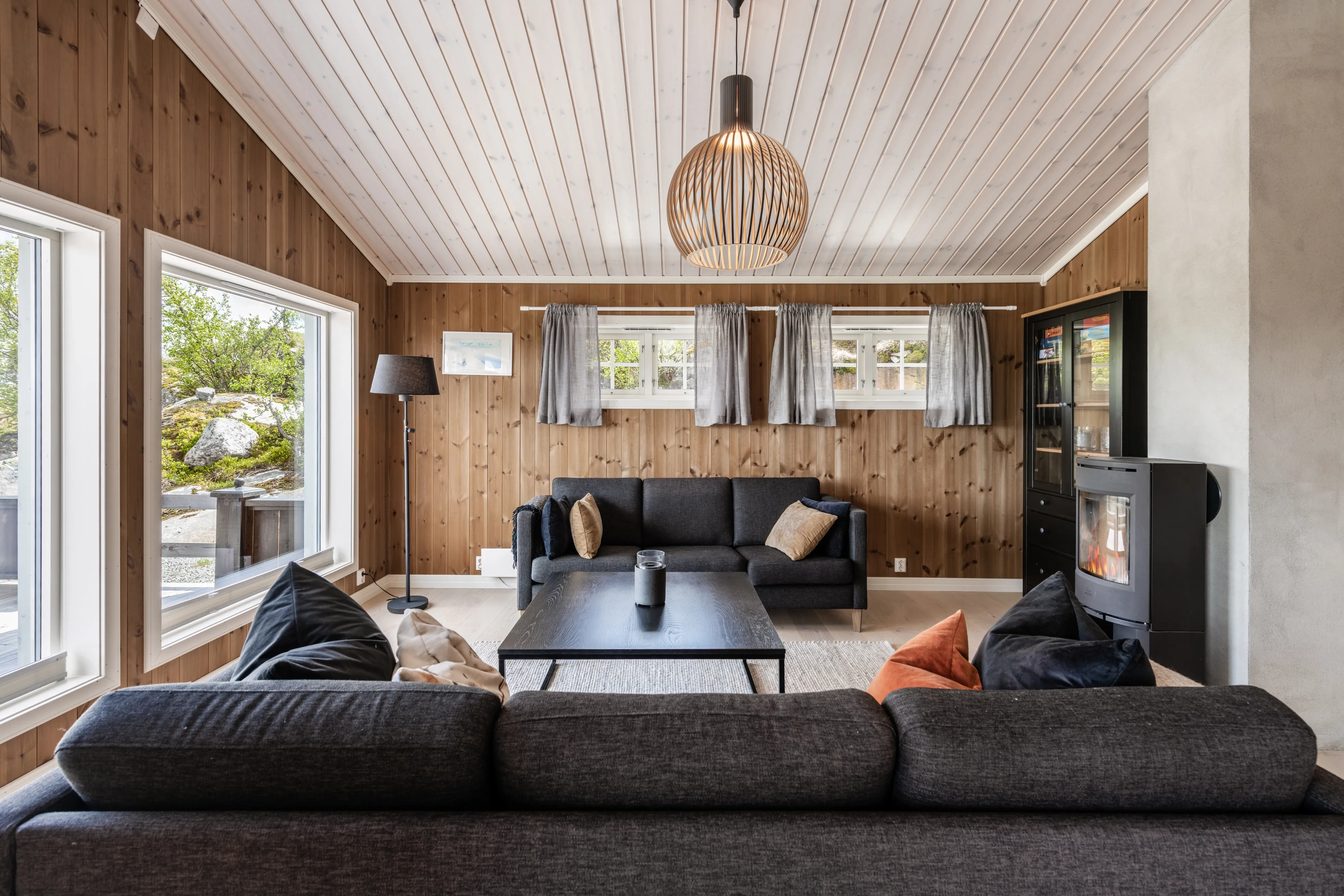 Modern 4-Bedroom Cabin with Terrace in Norway's Scenic Øvre Reinsjøfjell - View image 17 of 43
